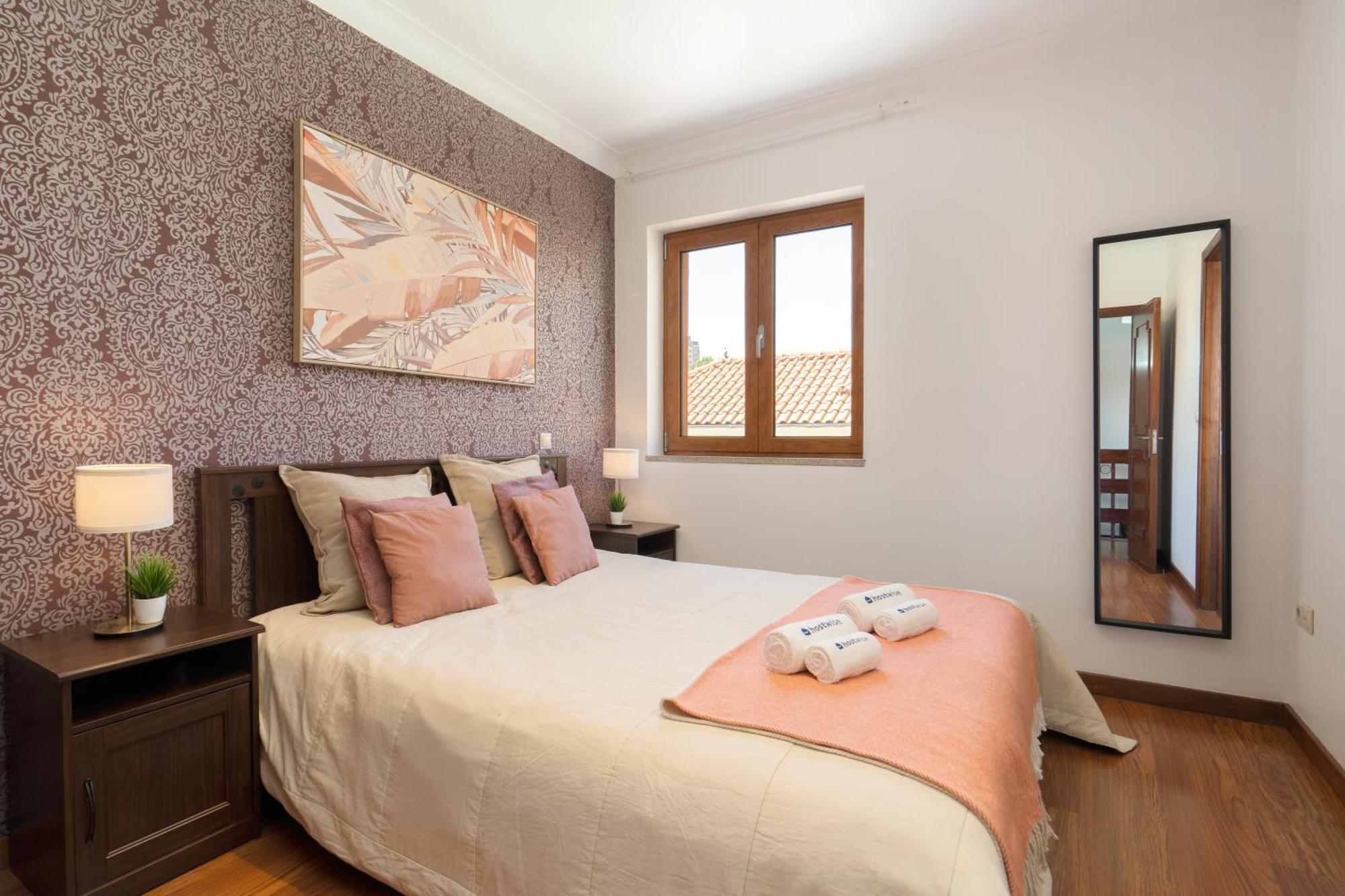 Host Wise - Spacious Duplex House - Jacuzzi & Terrace Holiday home