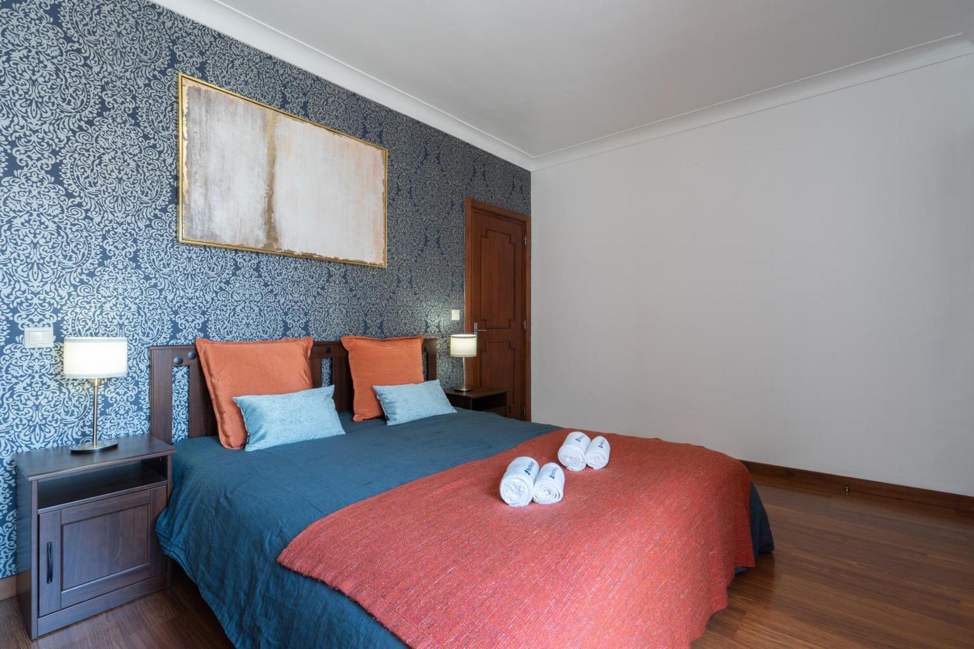 Host Wise - Spacious Duplex House - Jacuzzi & Terrace * Porto