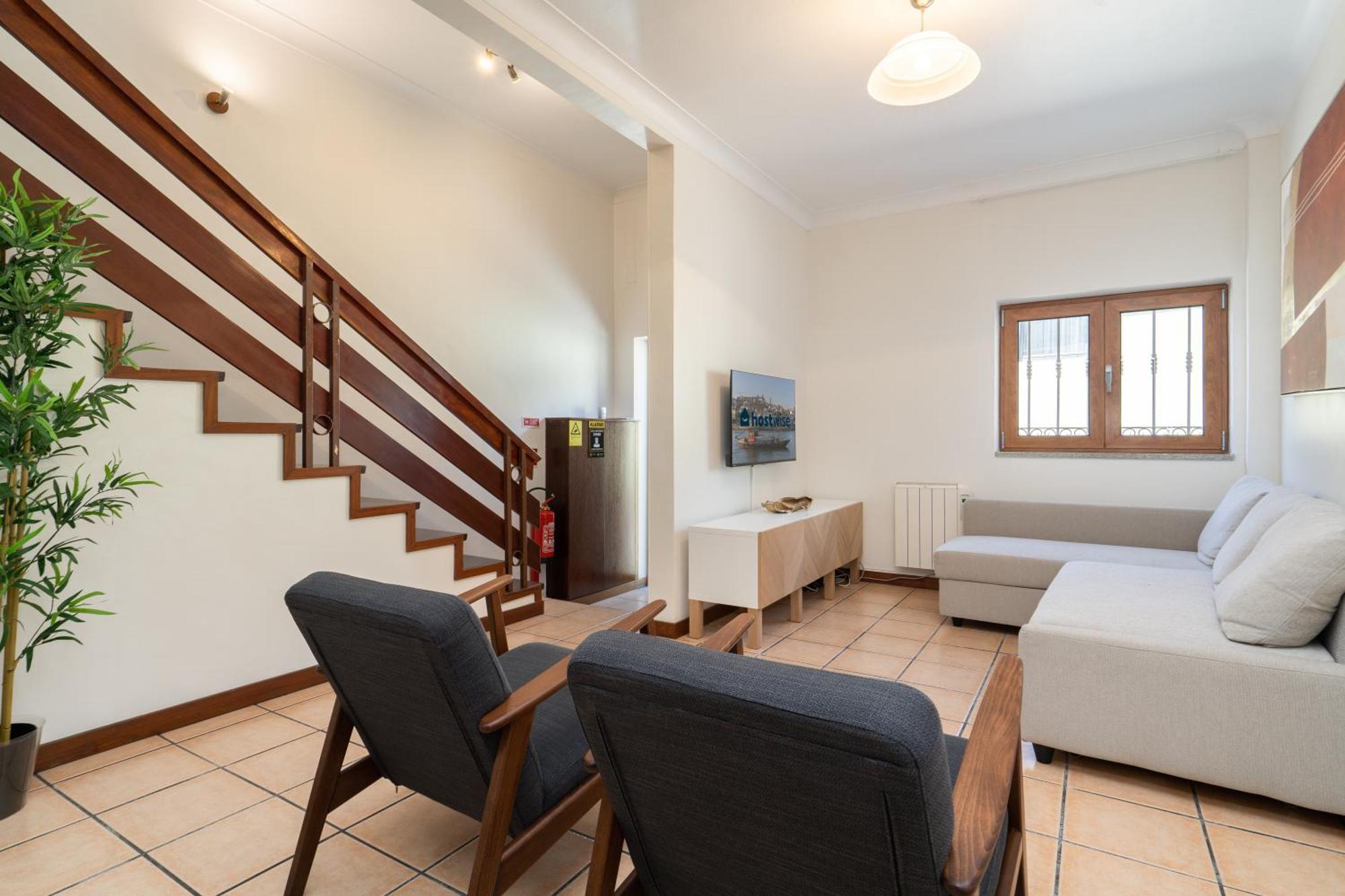 Host Wise - Spacious Duplex House - Jacuzzi & Terrace Holiday home Porto