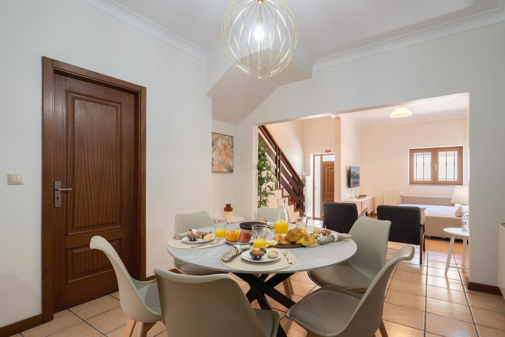 Host Wise - Spacious Duplex House - Jacuzzi & Terrace Porto