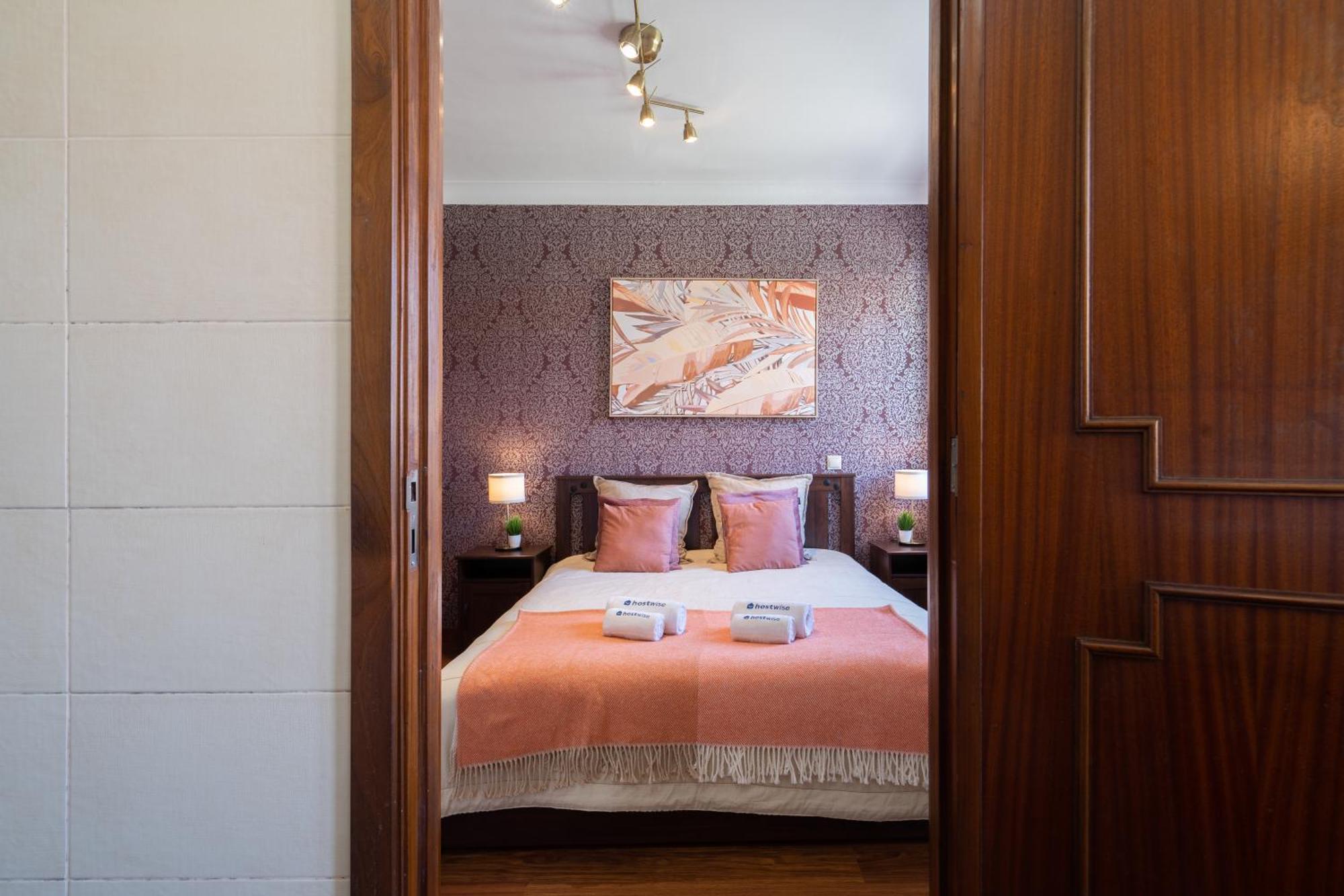 Host Wise - Spacious Duplex House - Jacuzzi & Terrace * Porto