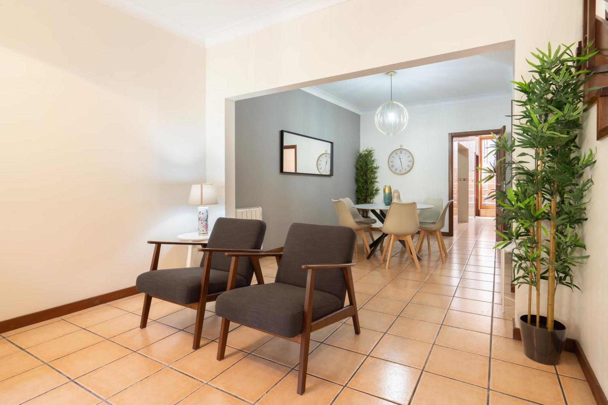 Host Wise - Spacious Duplex House - Jacuzzi & Terrace
