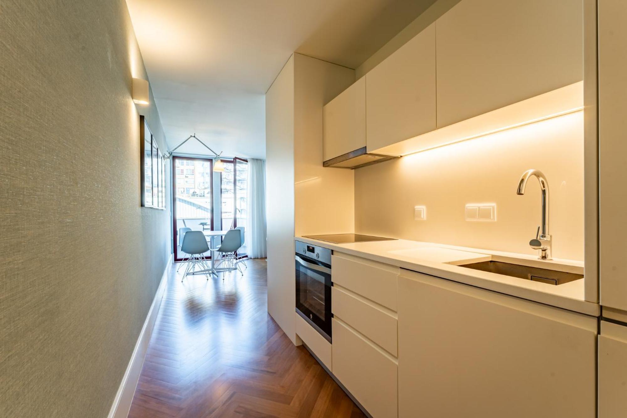 Chic And Glamorous Downtown With Terrace-f Apartment