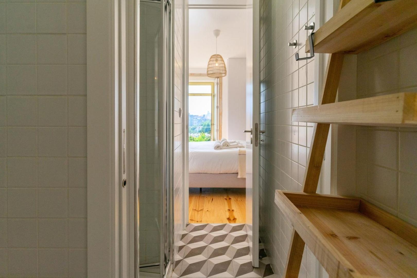 Gorgeous Flat W. Balcony In Iconic Pedestrian St Apartment Porto