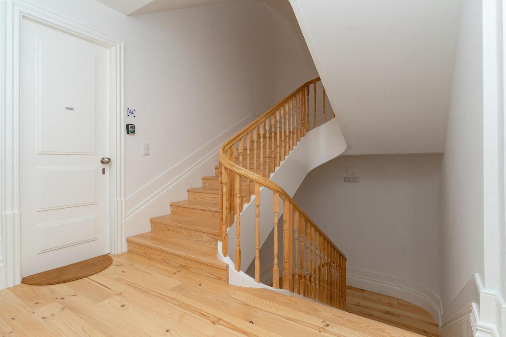 Gorgeous Flat W. Balcony In Iconic Pedestrian St Porto