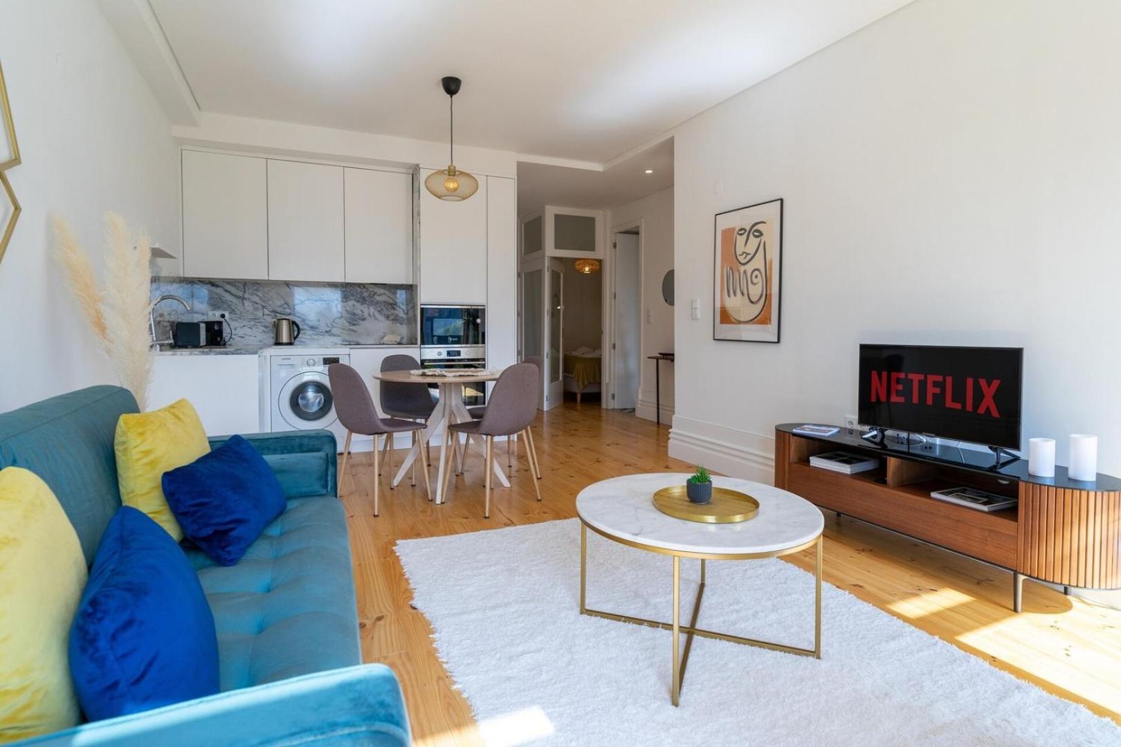 Gorgeous Flat W. Balcony In Iconic Pedestrian St