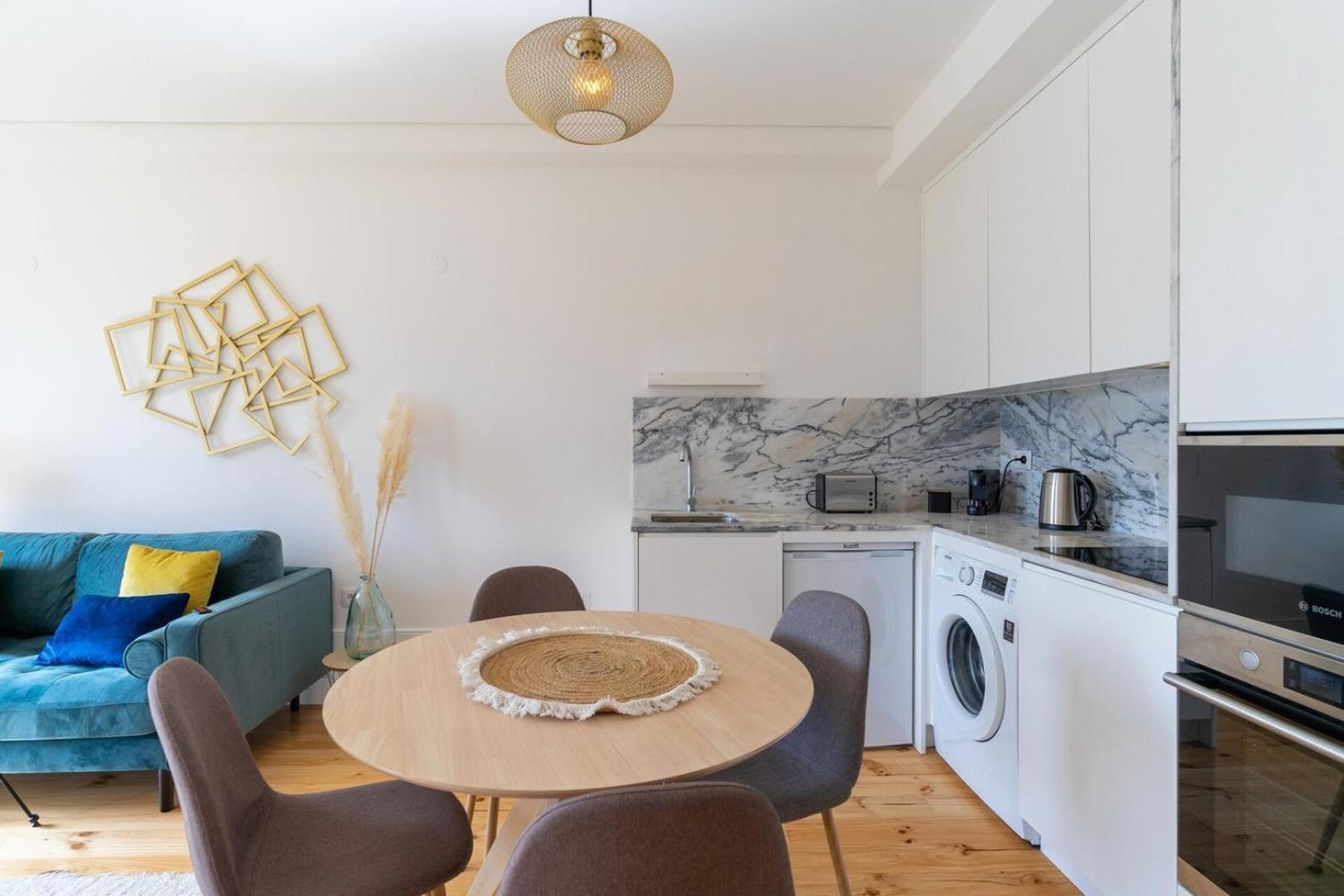 Gorgeous Flat W. Balcony In Iconic Pedestrian St