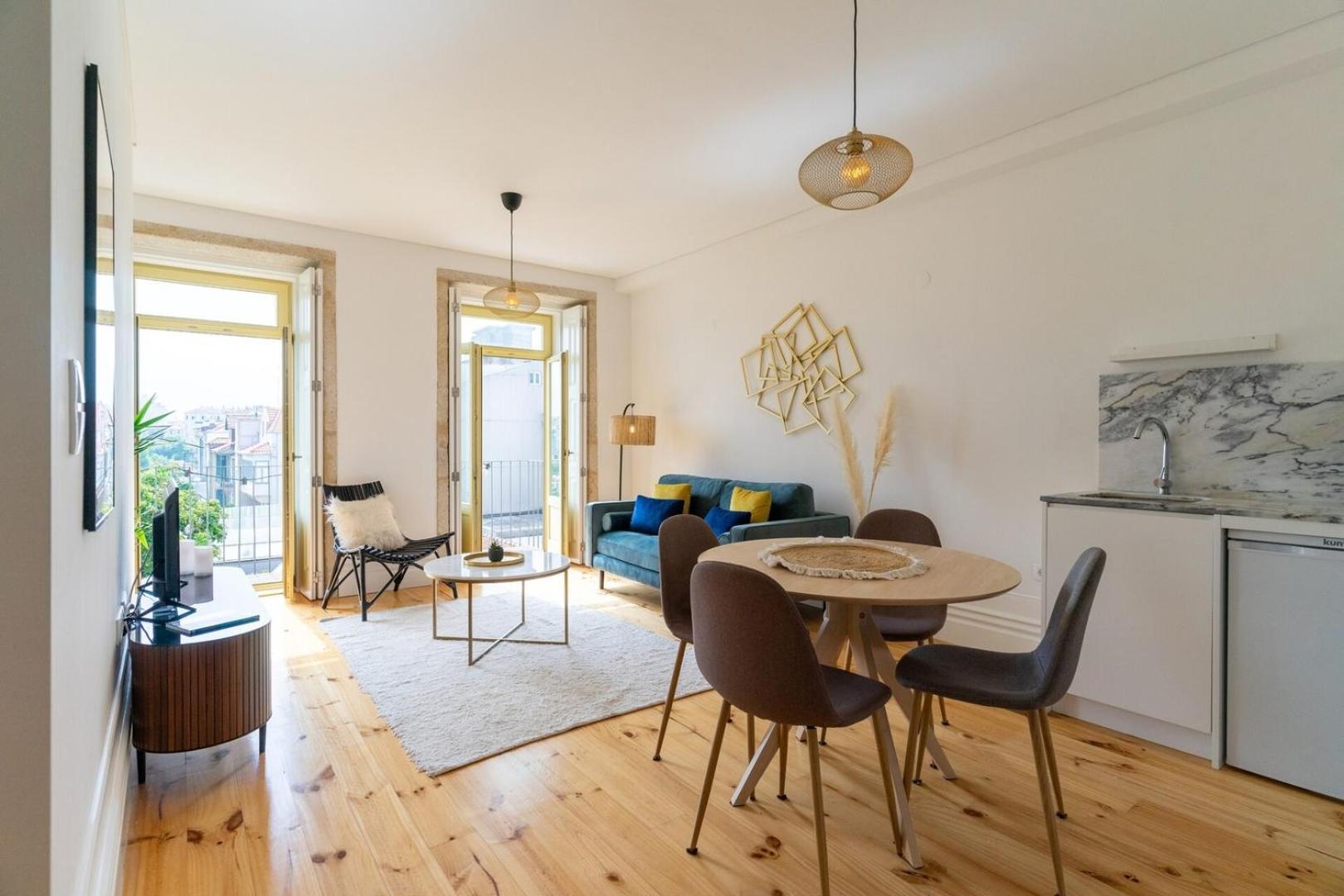 Apartment Gorgeous Flat W. Balcony In Iconic Pedestrian St Porto