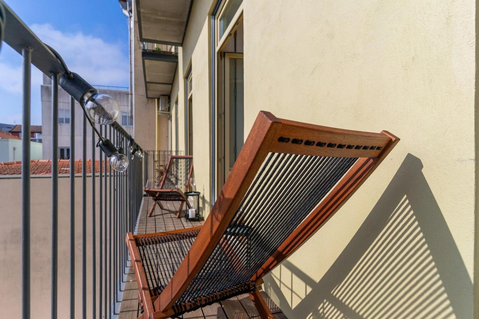 Gorgeous Flat W. Balcony In Iconic Pedestrian St Apartment