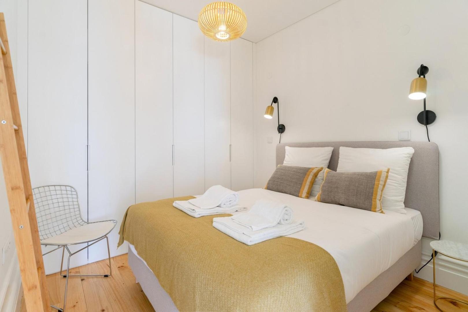 Gorgeous Flat W. Balcony In Iconic Pedestrian St Apartment *