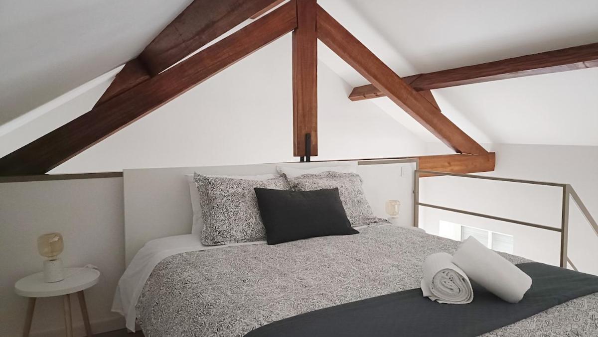 Apartment Mezzanine With Courtyard In