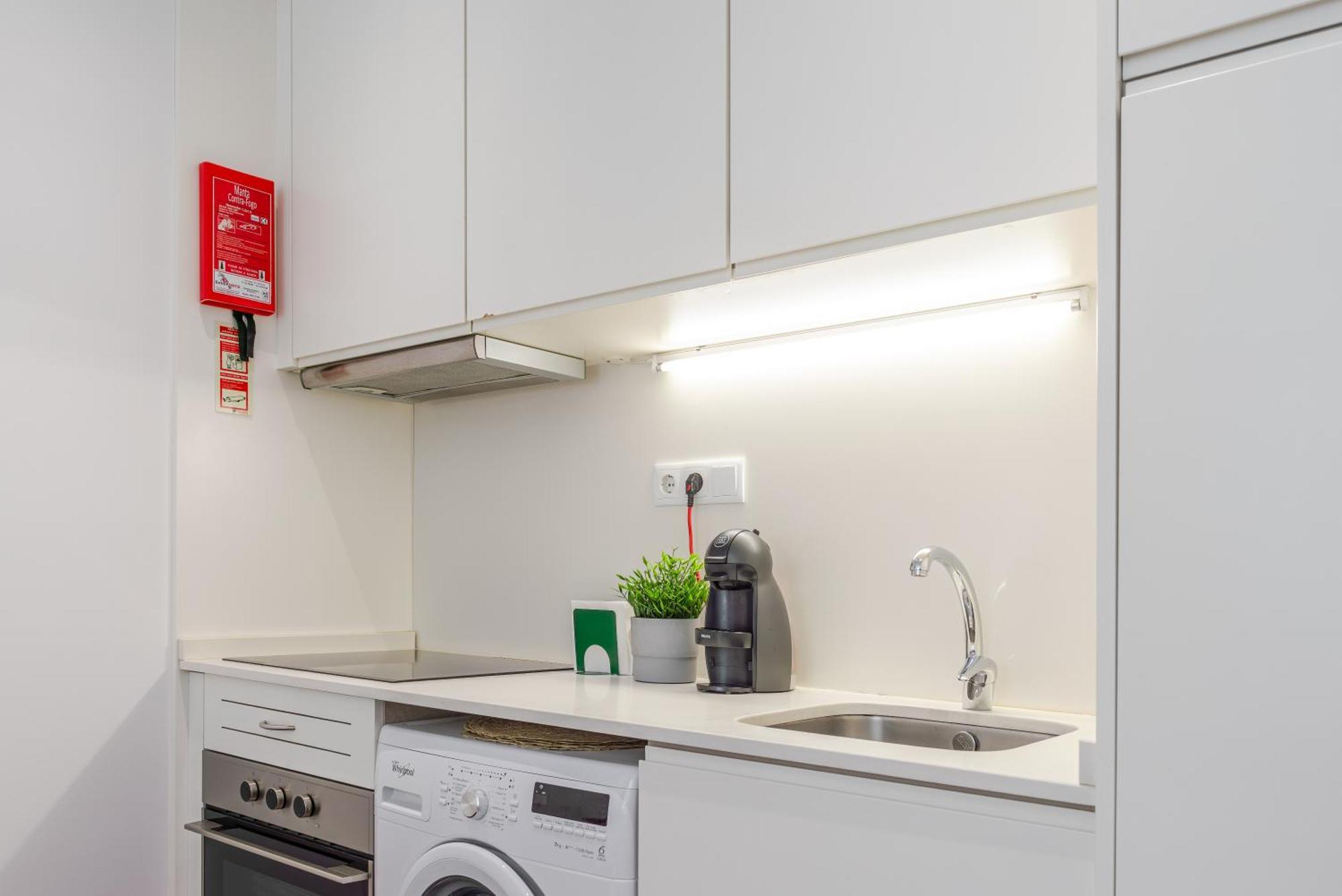 Renovated & Quiet 1-bedroom In Santa Catarina Porto