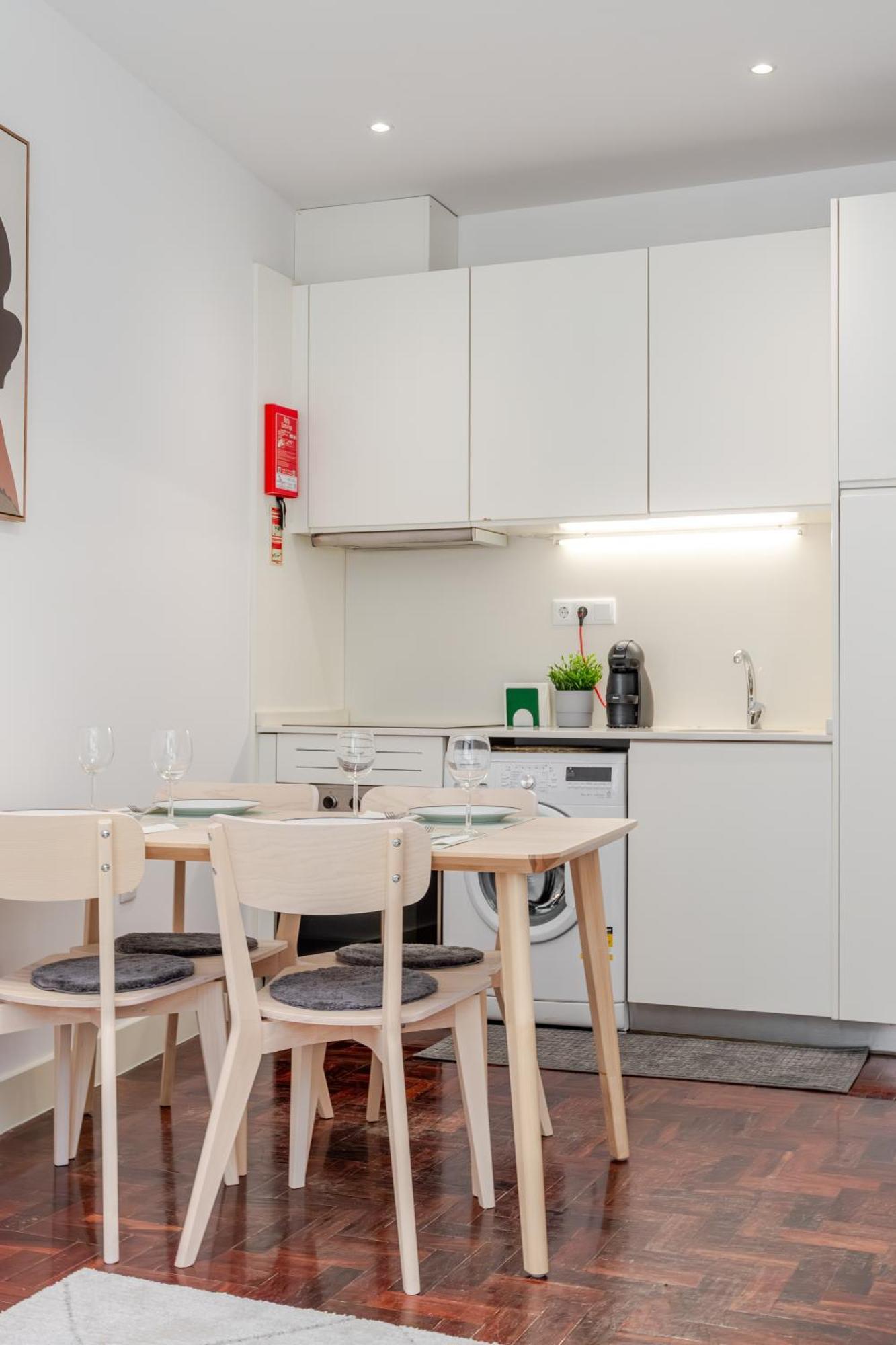 Renovated & Quiet 1-bedroom In Santa Catarina * Porto