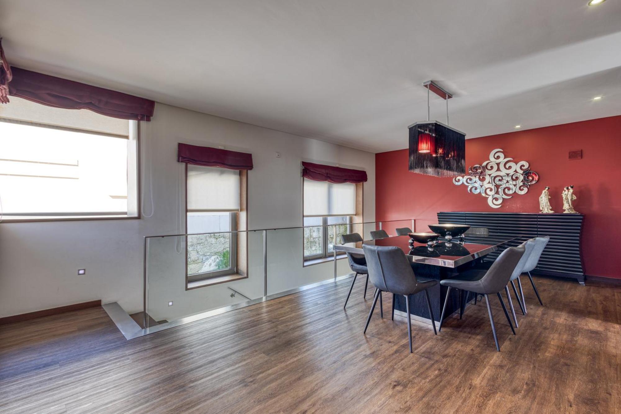On - Luxury House - Pool & Parking & Pet Friendly *
