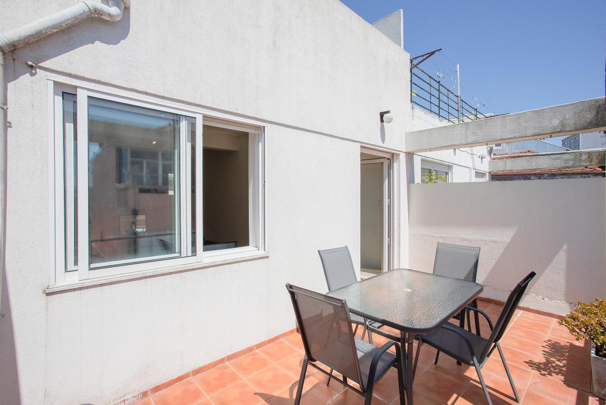 Apartment Liiiving In - Downtown Balcony *