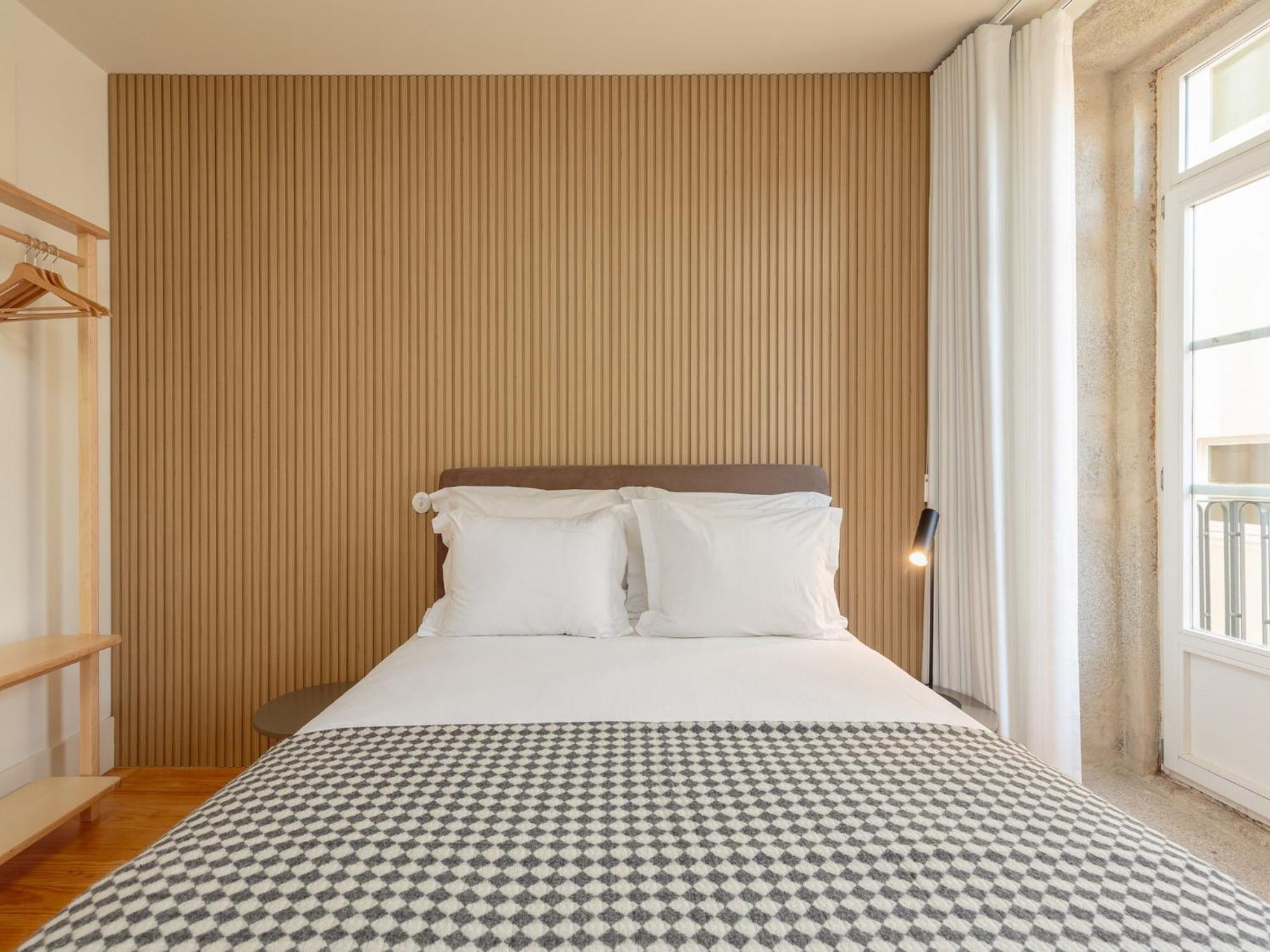 Cozy Getaway In With Balcony * Porto