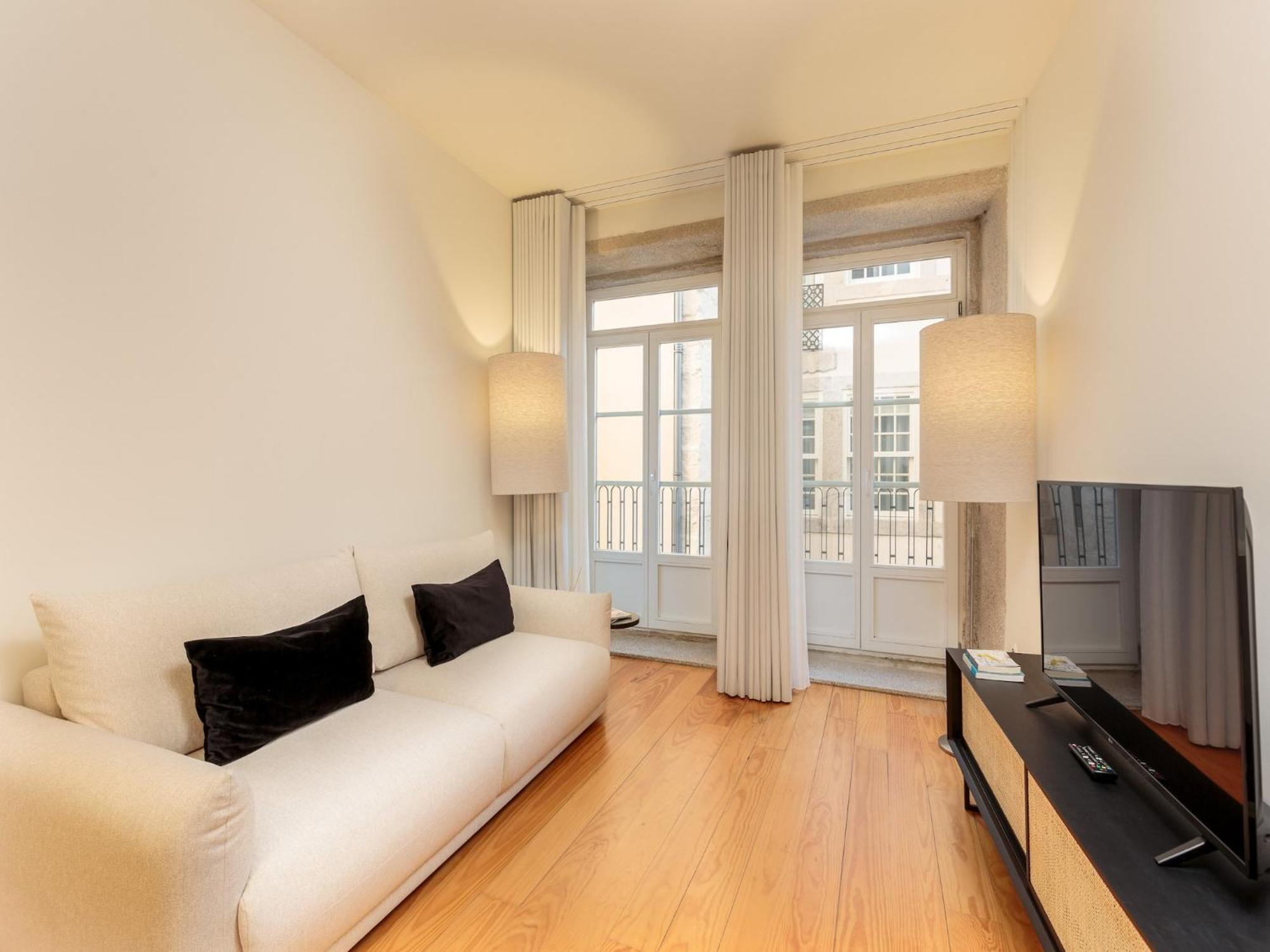 Cozy Getaway In With Balcony Porto