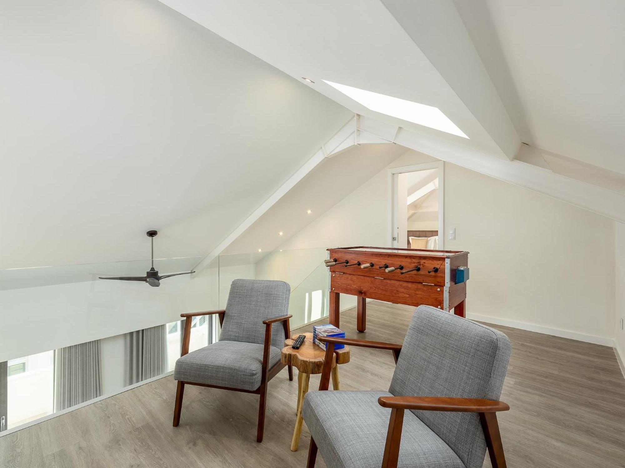 Spacious 4-bedroom In Apartment *
