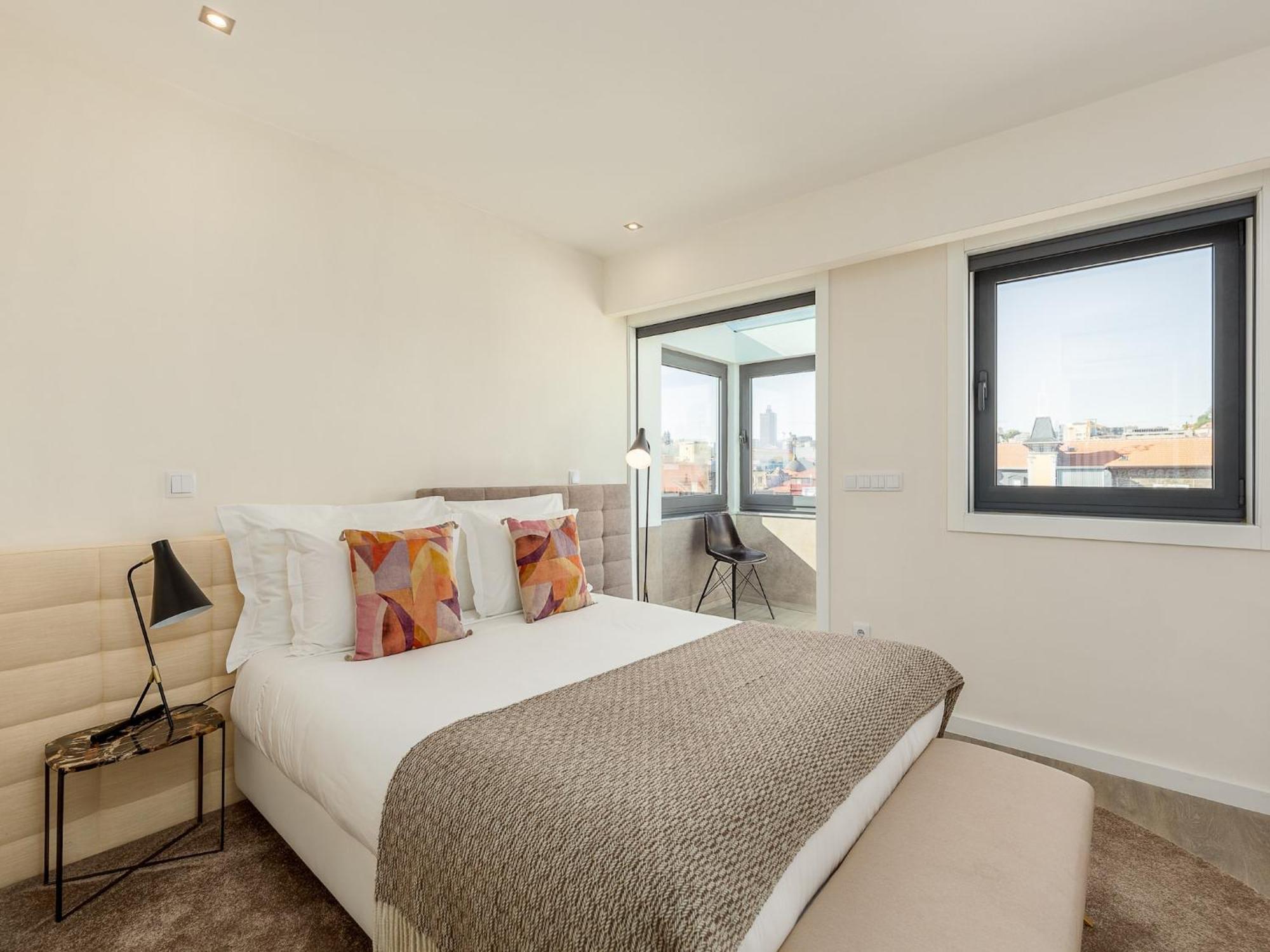 Spacious 4-bedroom In Apartment Porto