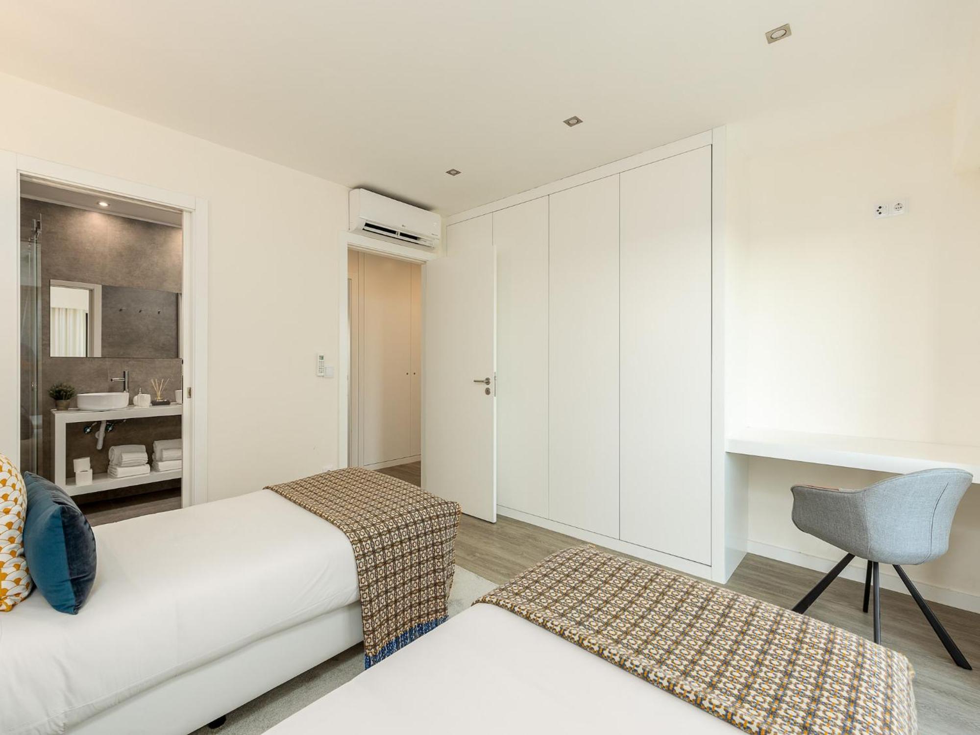 Spacious 4-bedroom In Apartment Porto