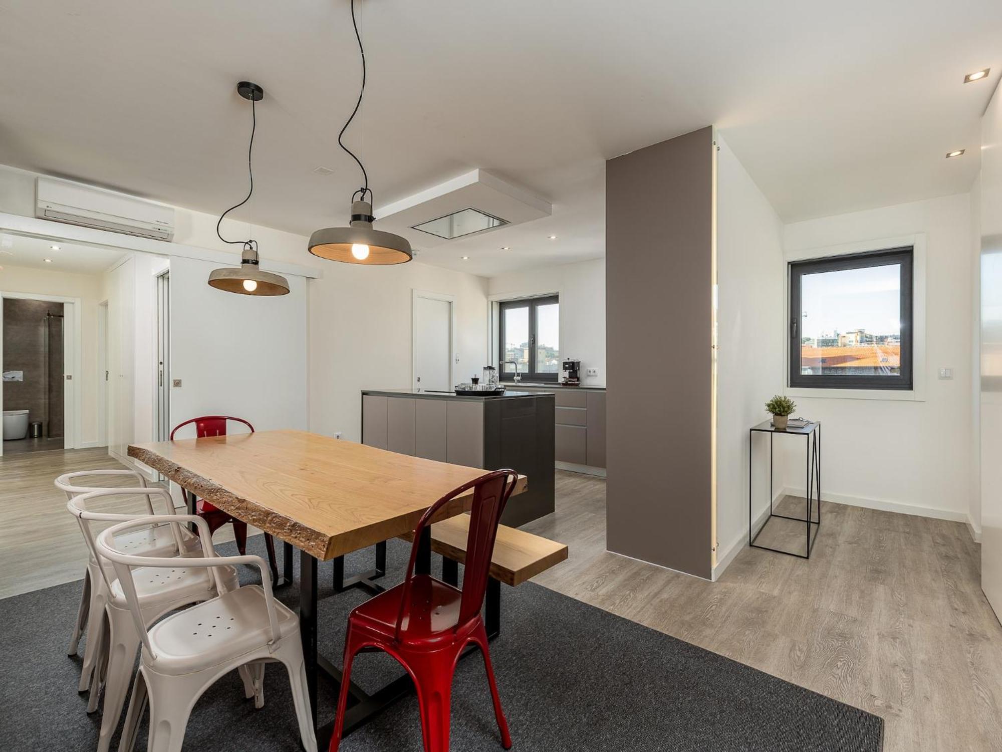 Spacious 4-bedroom In Apartment