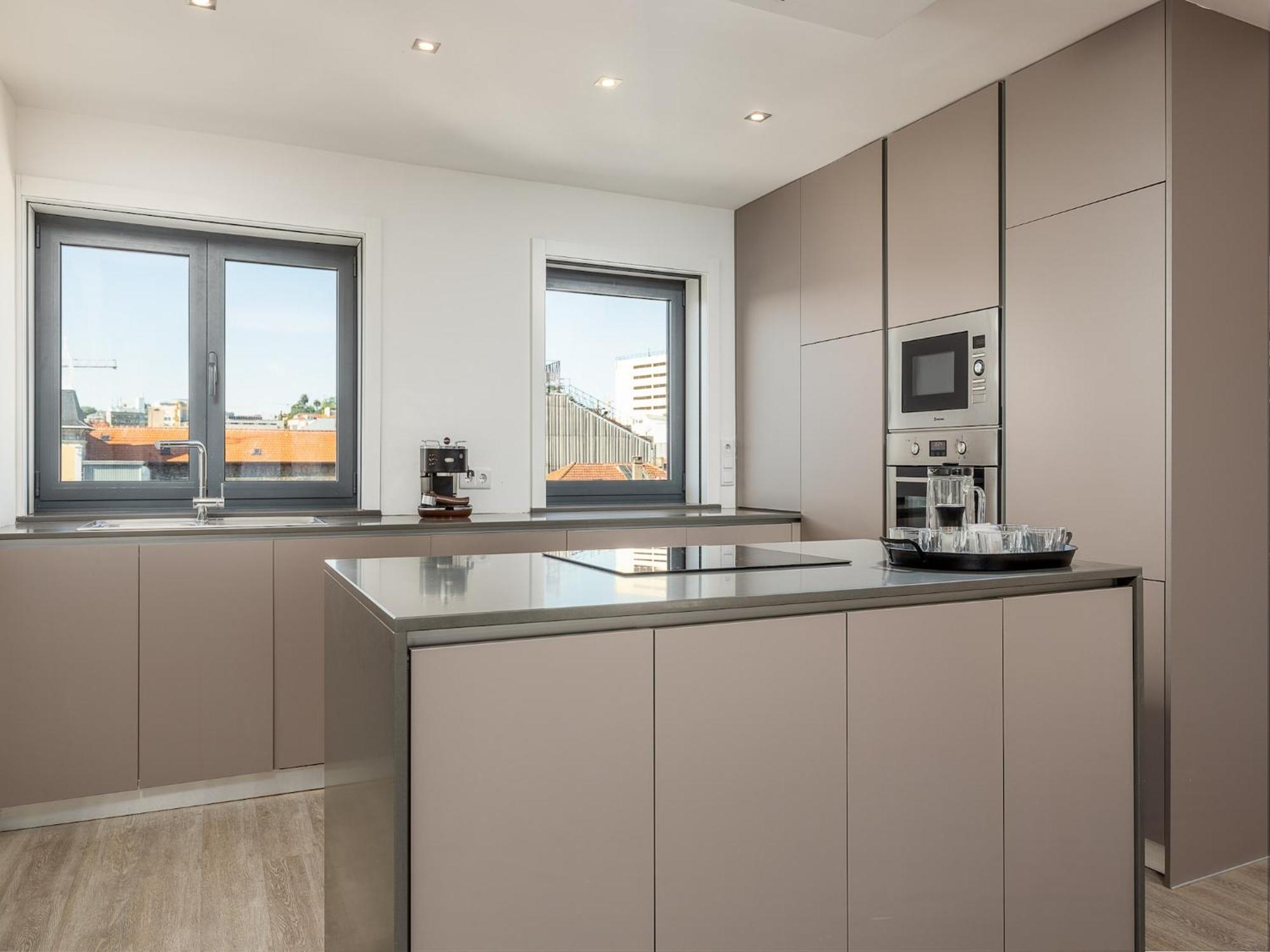 Apartment Spacious 4-bedroom In Porto