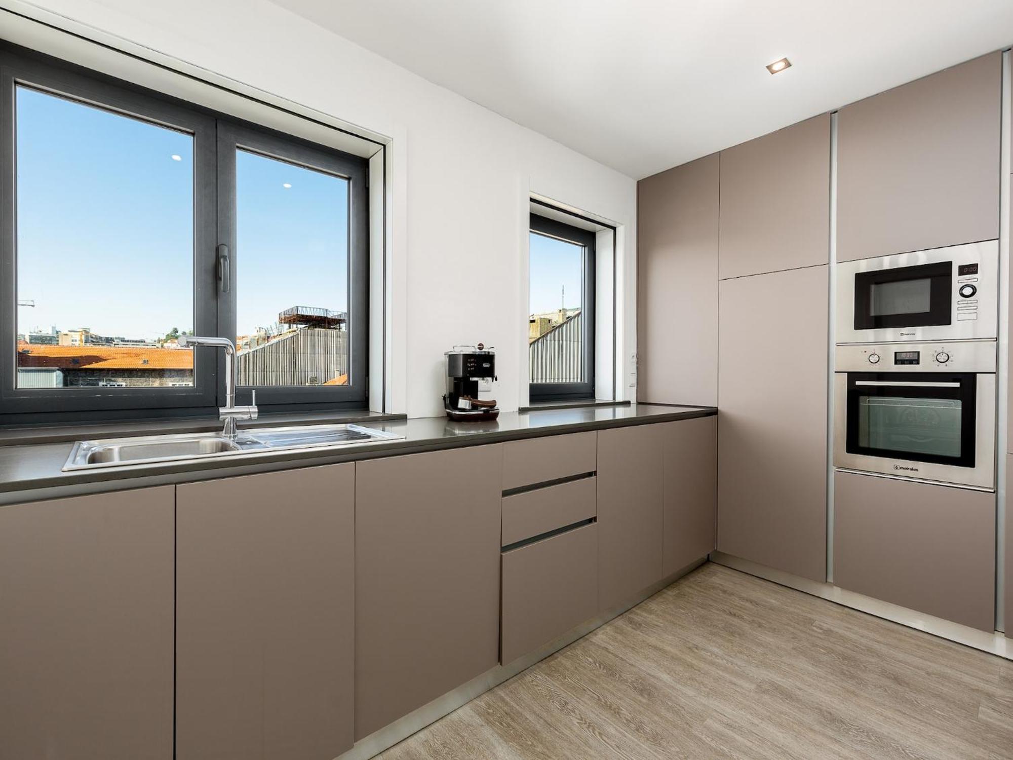 Apartment Spacious 4-bedroom In *