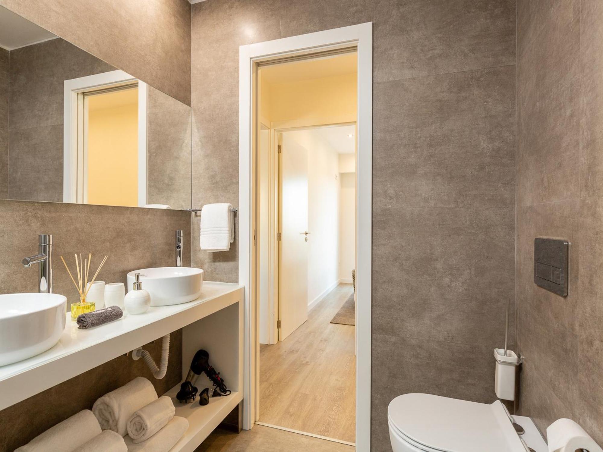 Apartment Spacious 4-bedroom In