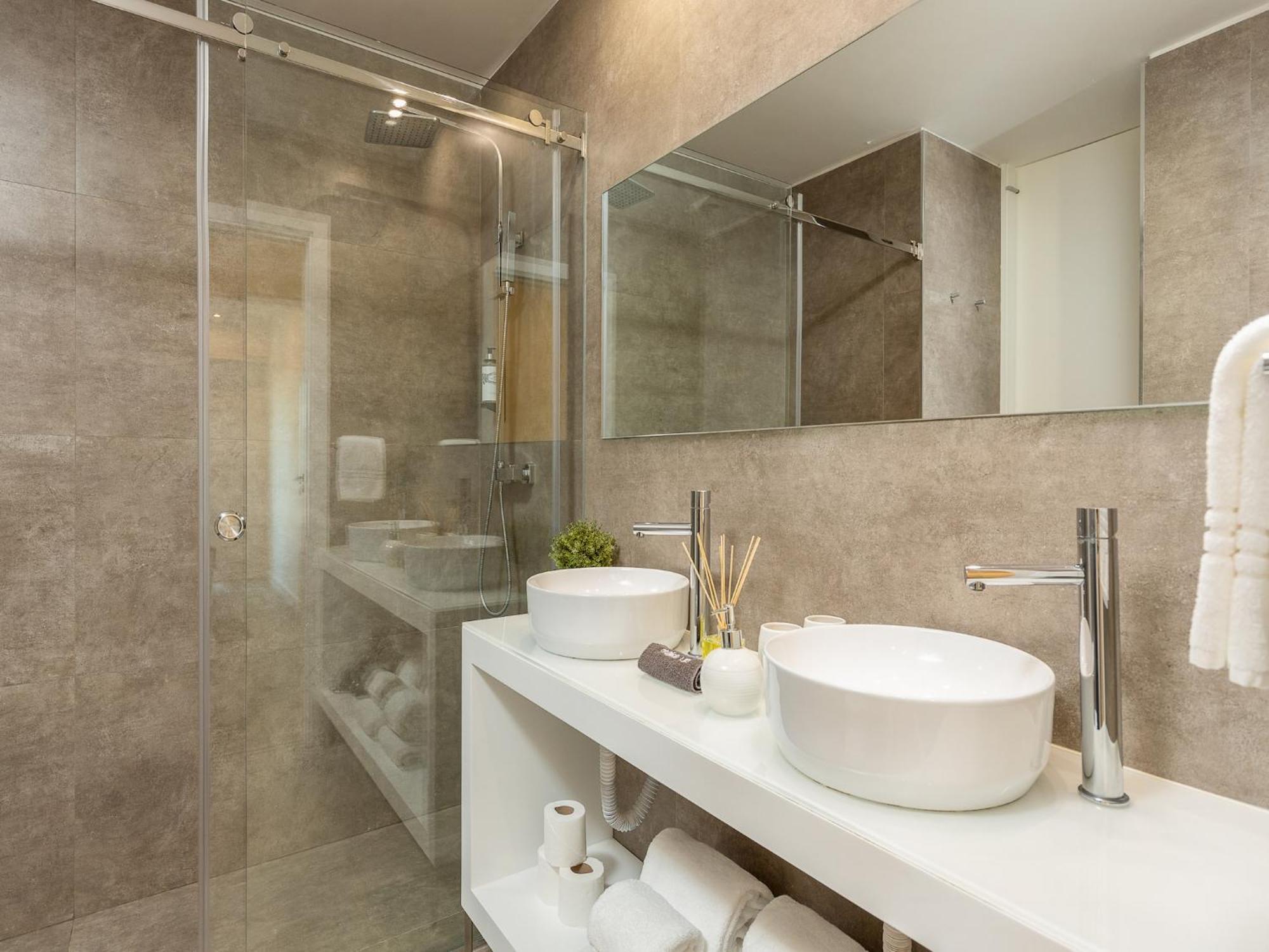 Spacious 4-bedroom In Apartment Porto