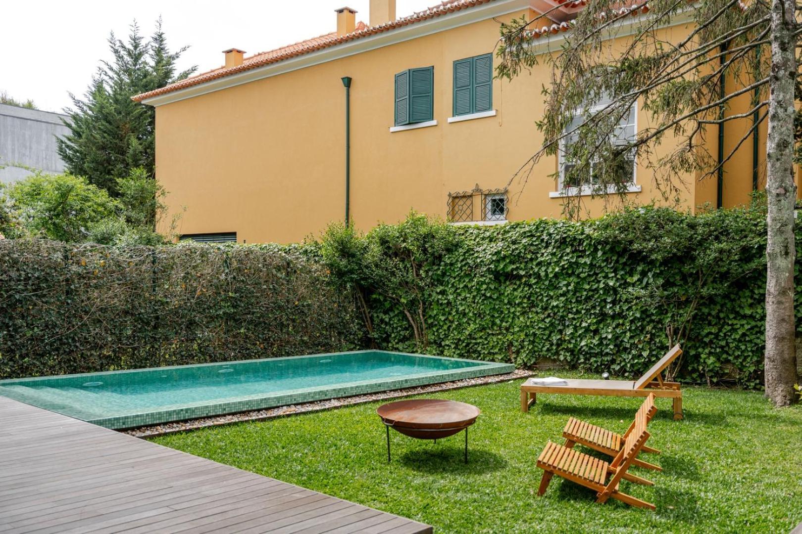 Hostwise - Grand W/ Pool, Garden & Garage Holiday home