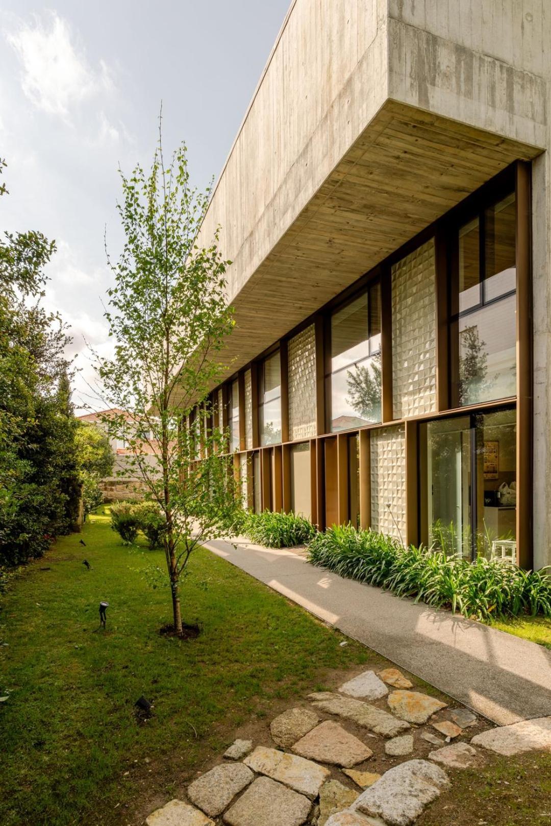Hostwise - Grand W/ Pool, Garden & Garage Porto