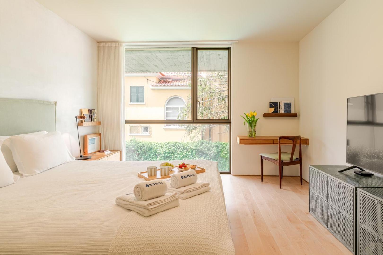Hostwise - Grand W/ Pool, Garden & Garage * Porto