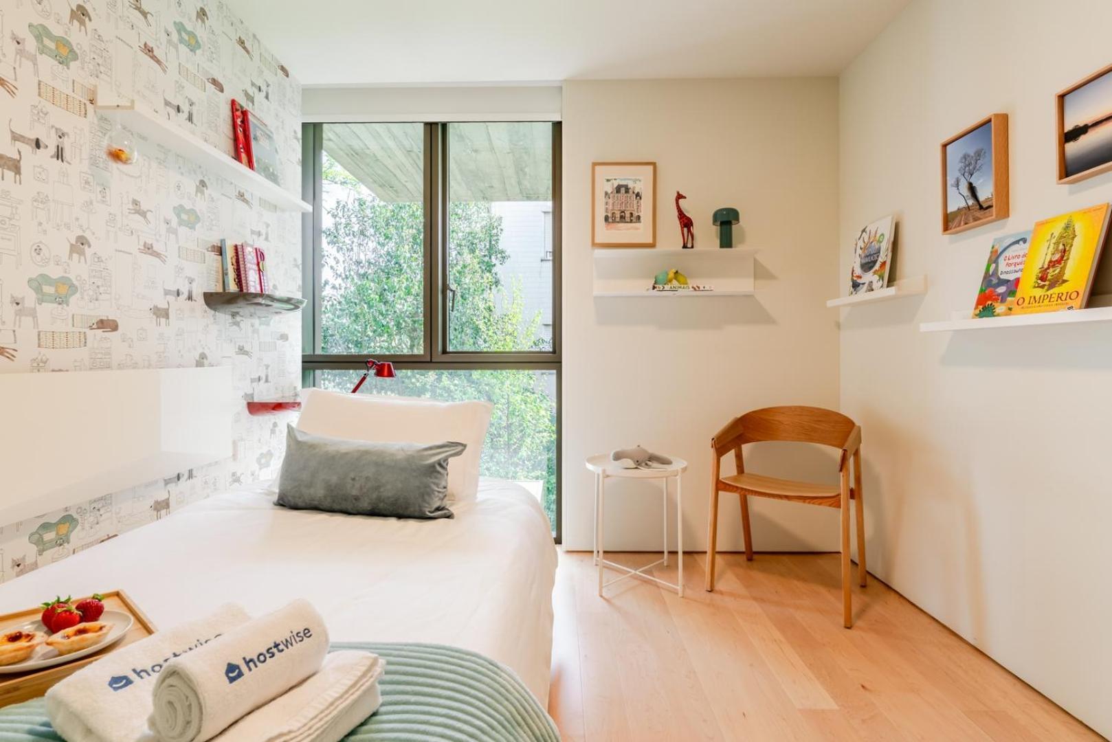 Holiday home Hostwise - Grand W/ Pool, Garden & Garage Porto