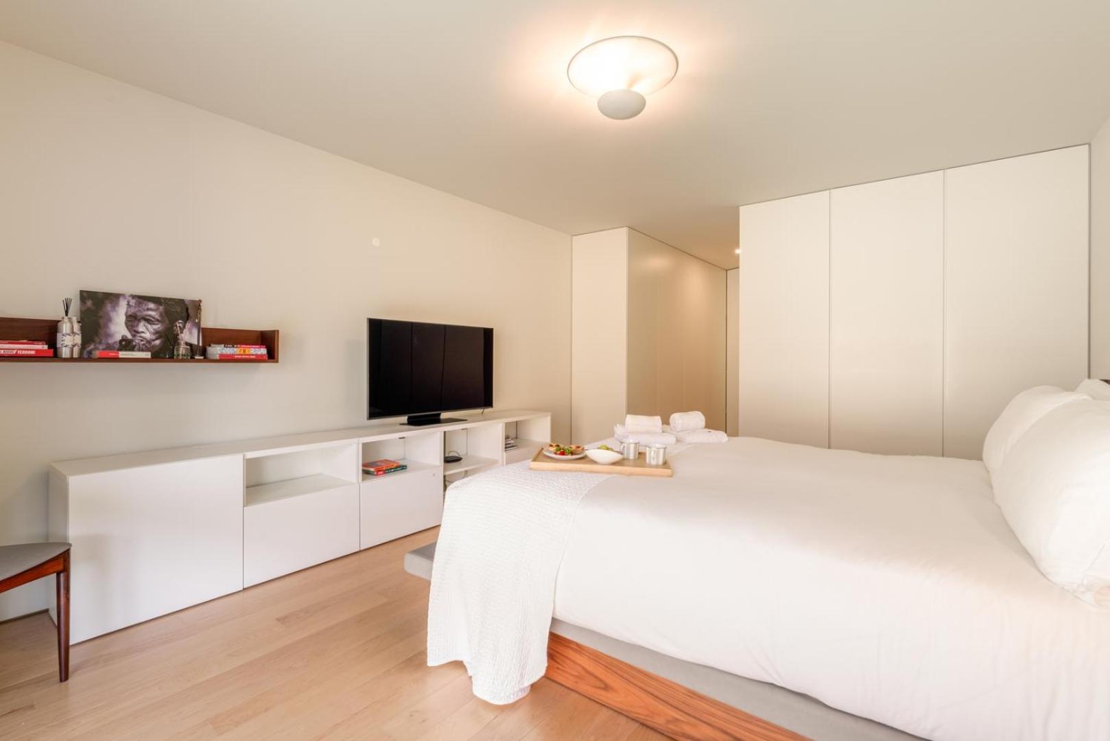 Hostwise - Grand W/ Pool, Garden & Garage Porto