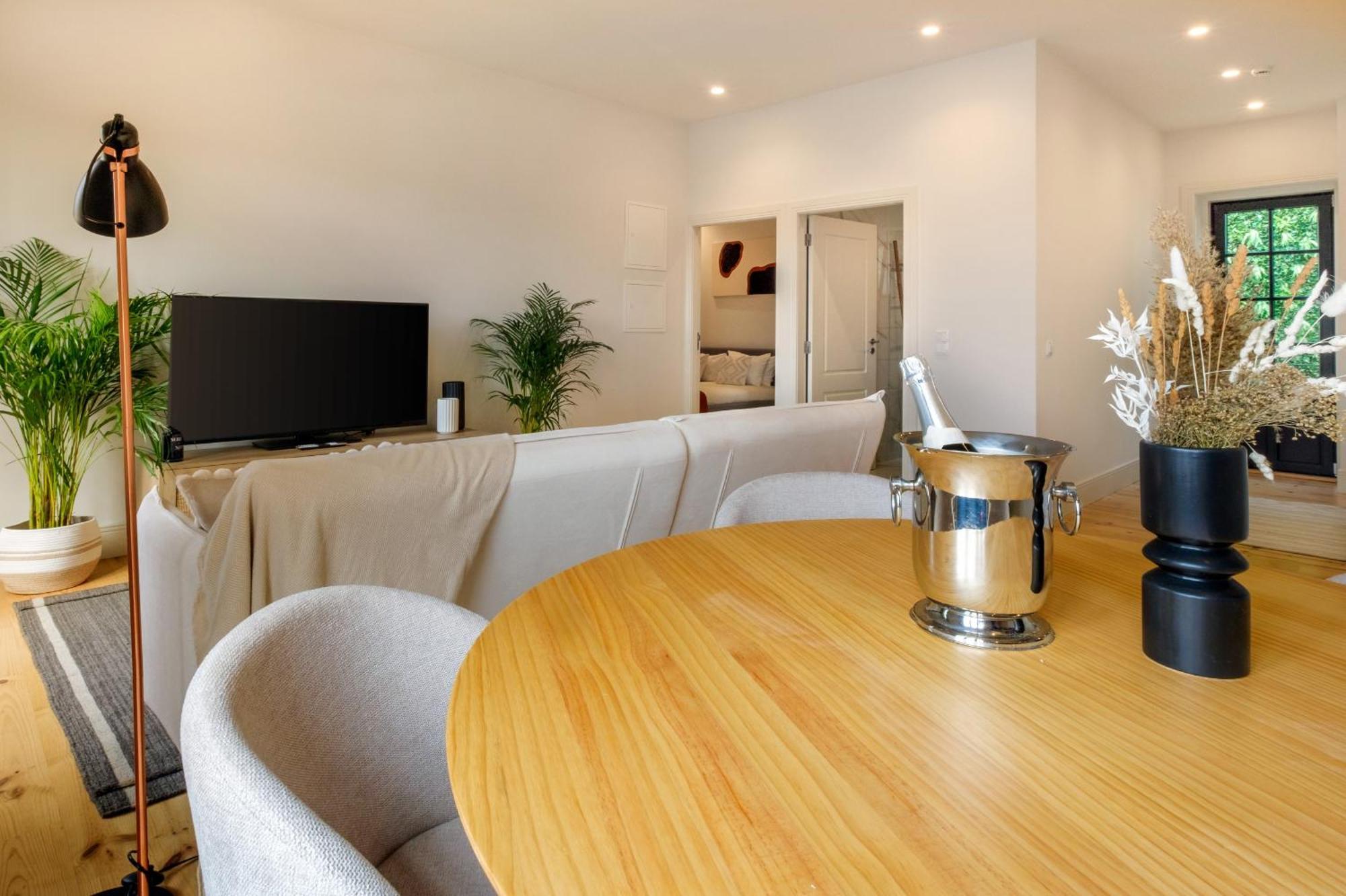 Art Deco 33 Luxury 2br Downtown Metro Ac *