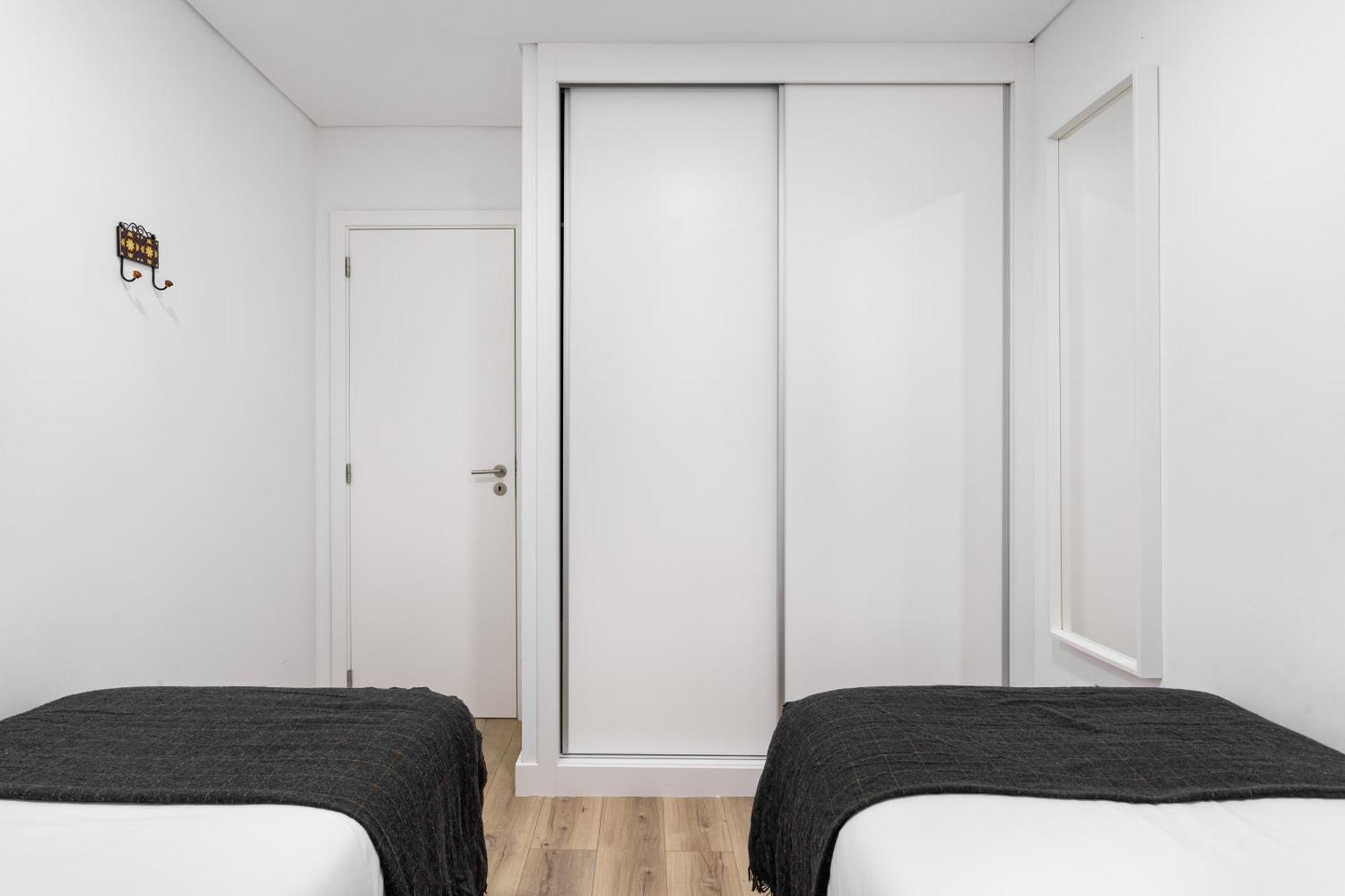 Joivy Elegant Escape-stylish 2br By Metro Apartment