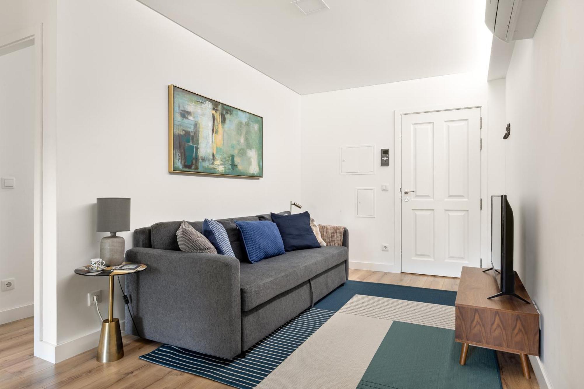 Joivy Elegant Escape-stylish 2br By Metro Porto