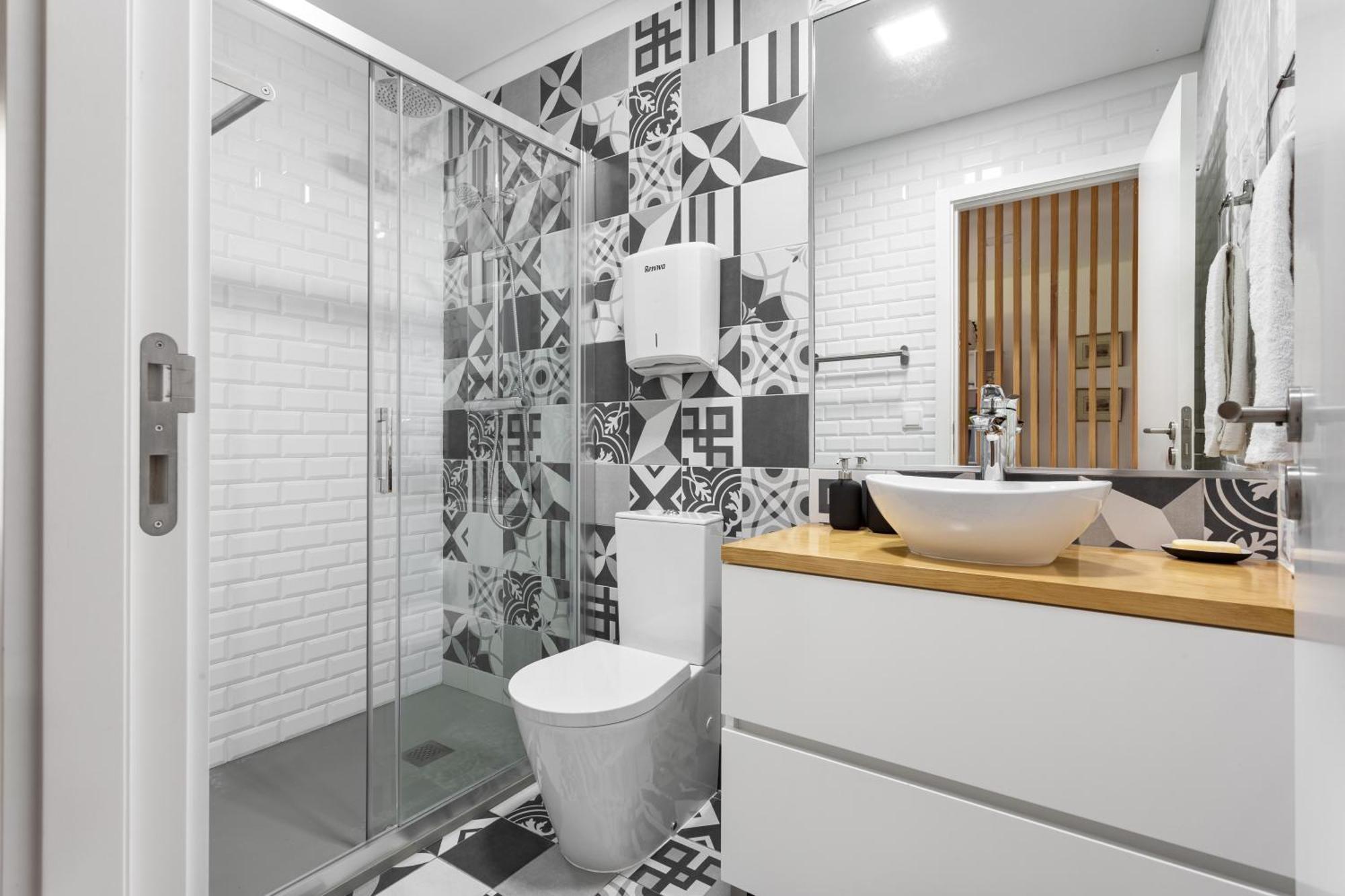 Joivy Elegant Escape-stylish 2br By Metro * Porto