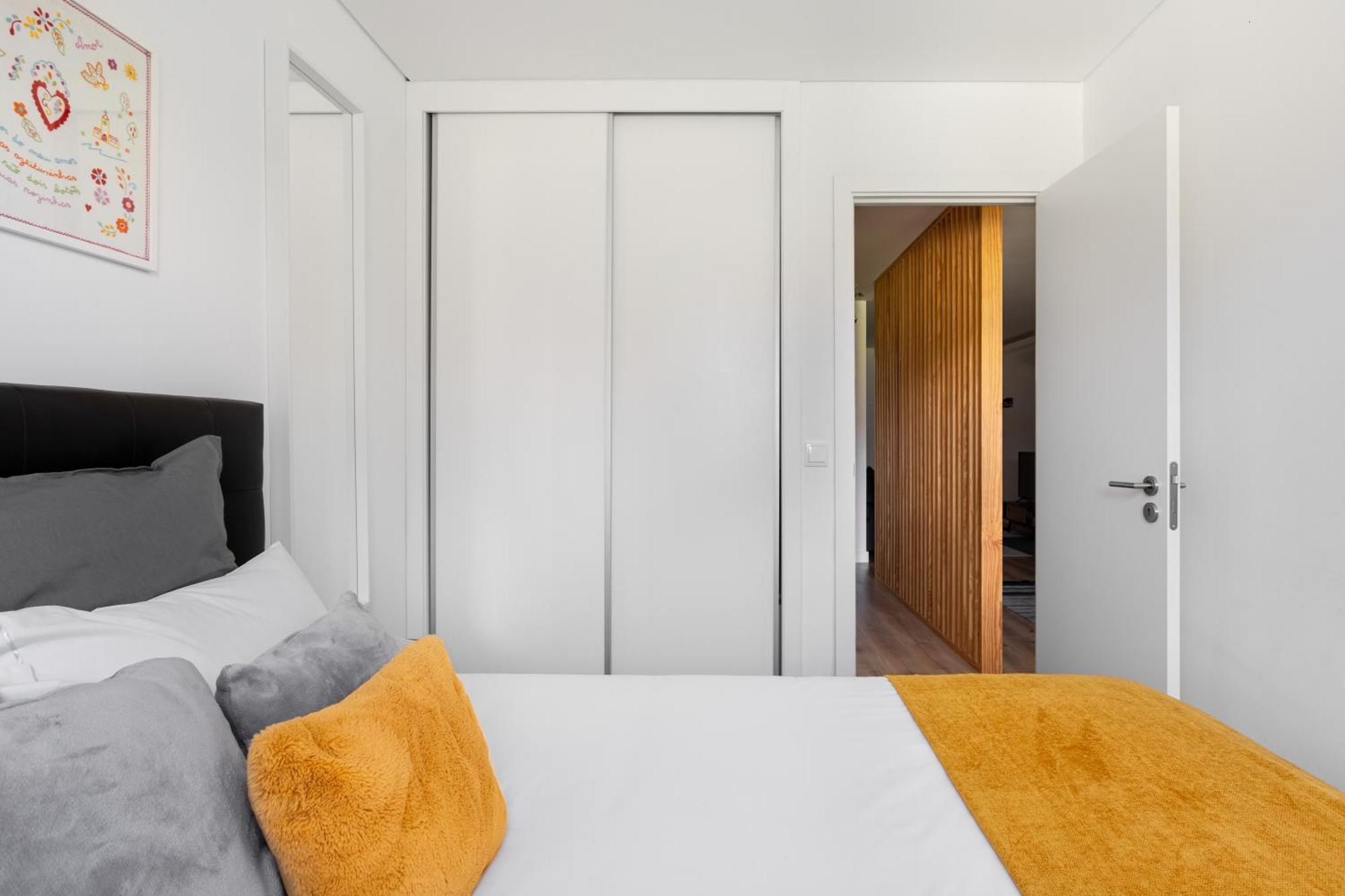 Joivy Elegant Escape-stylish 2br By Metro Apartment