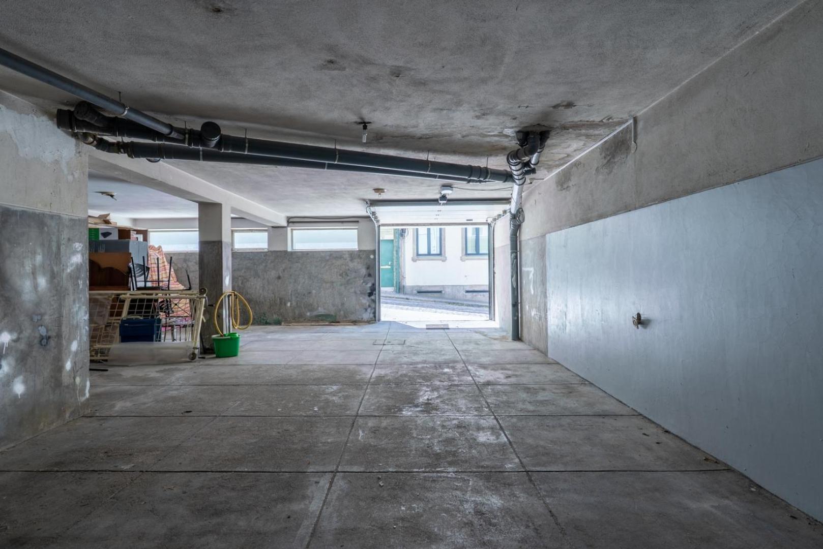 Hostwise - Bright & Spacious Flat W/ Garage Apartamento