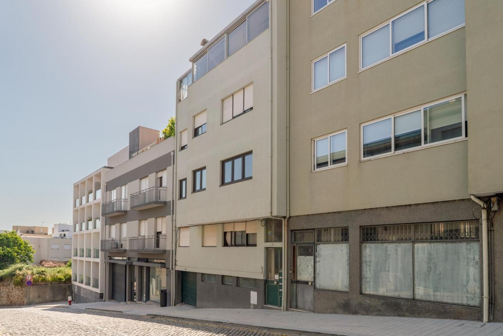 Apartamento Hostwise - Bright & Spacious Flat W/ Garage Porto
