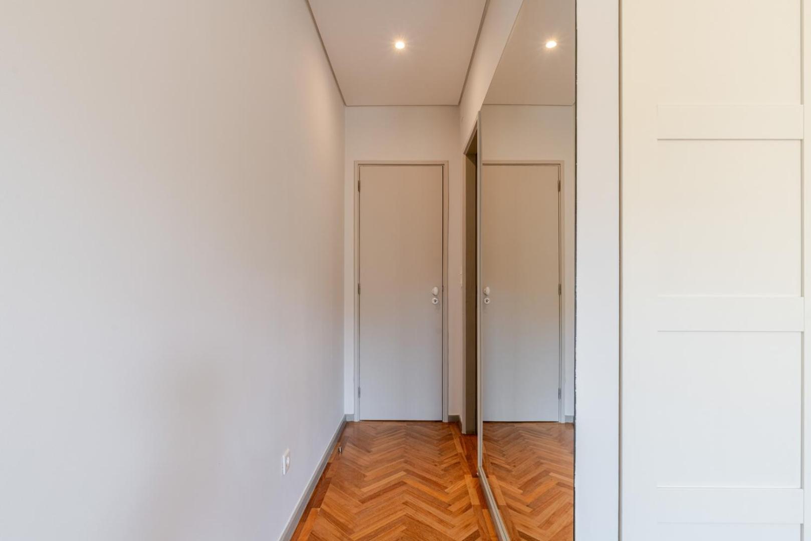 Apartamento Hostwise - Bright & Spacious Flat W/ Garage