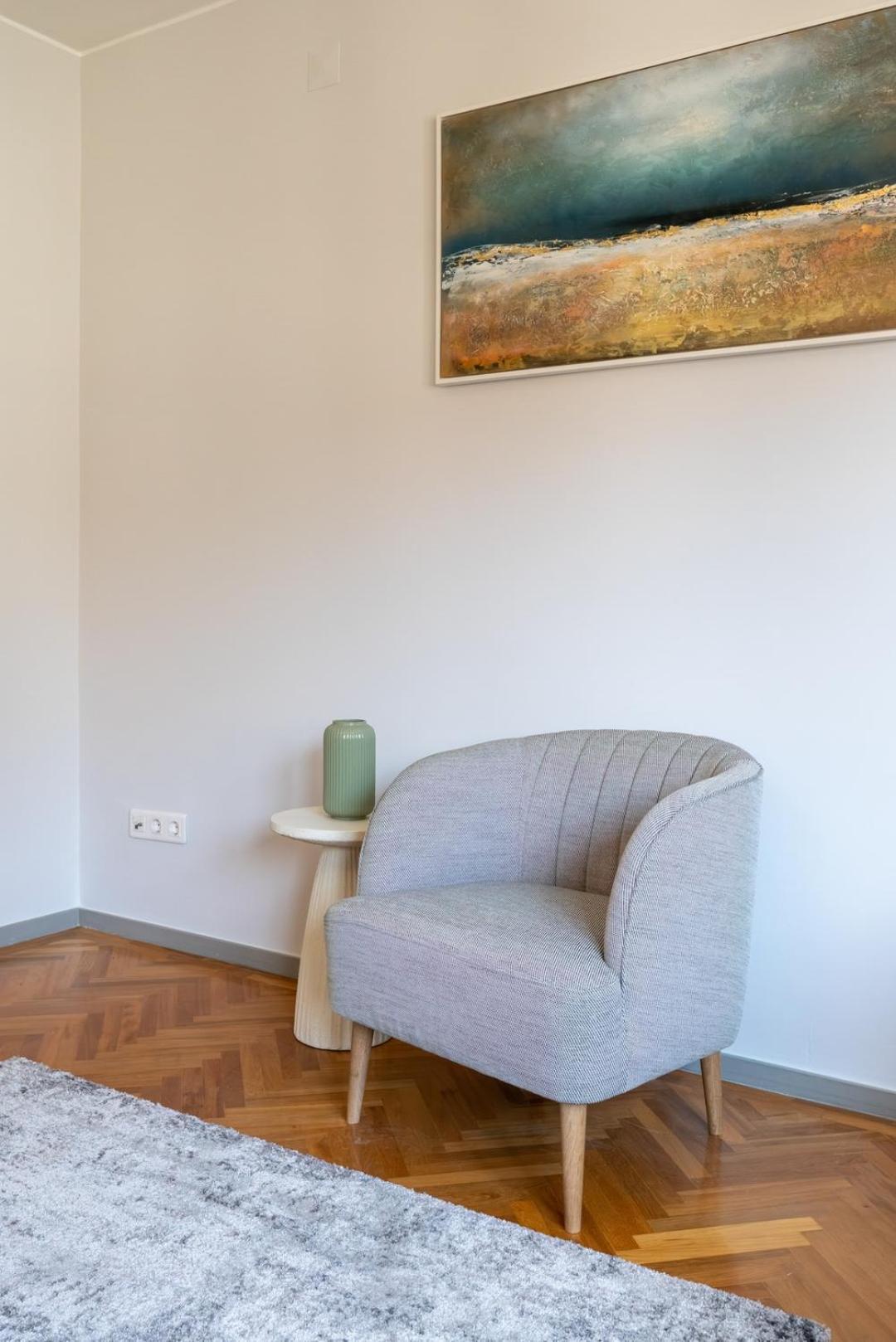 Hostwise - Bright & Spacious Flat W/ Garage Porto
