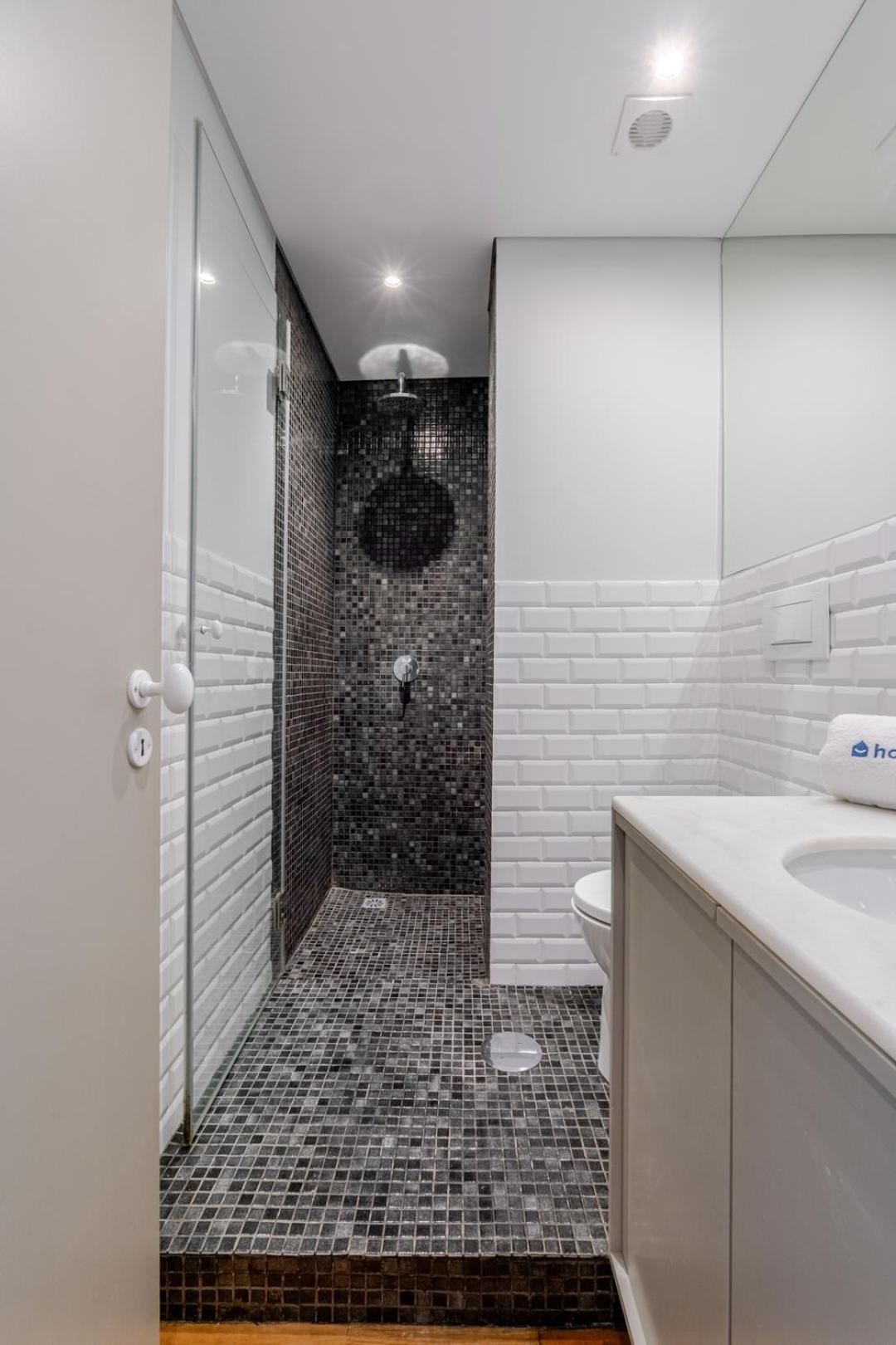 Hostwise - Bright & Spacious Flat W/ Garage
