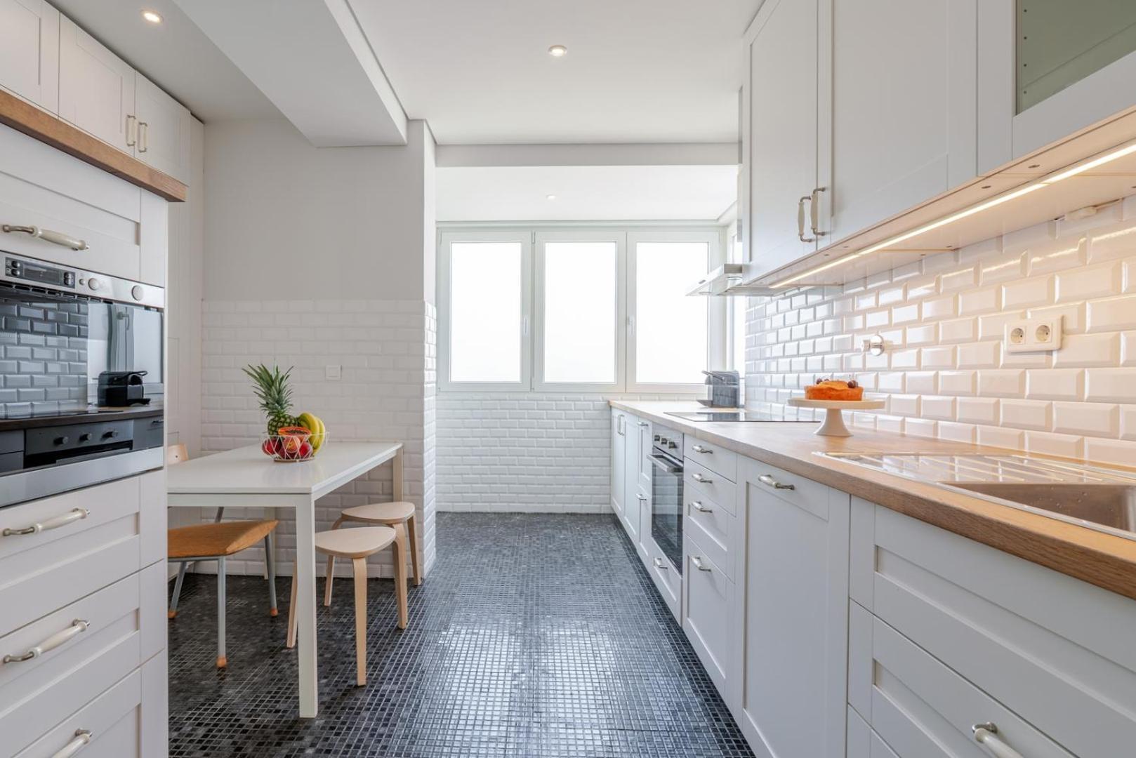 Apartamento Hostwise - Bright & Spacious Flat W/ Garage Porto