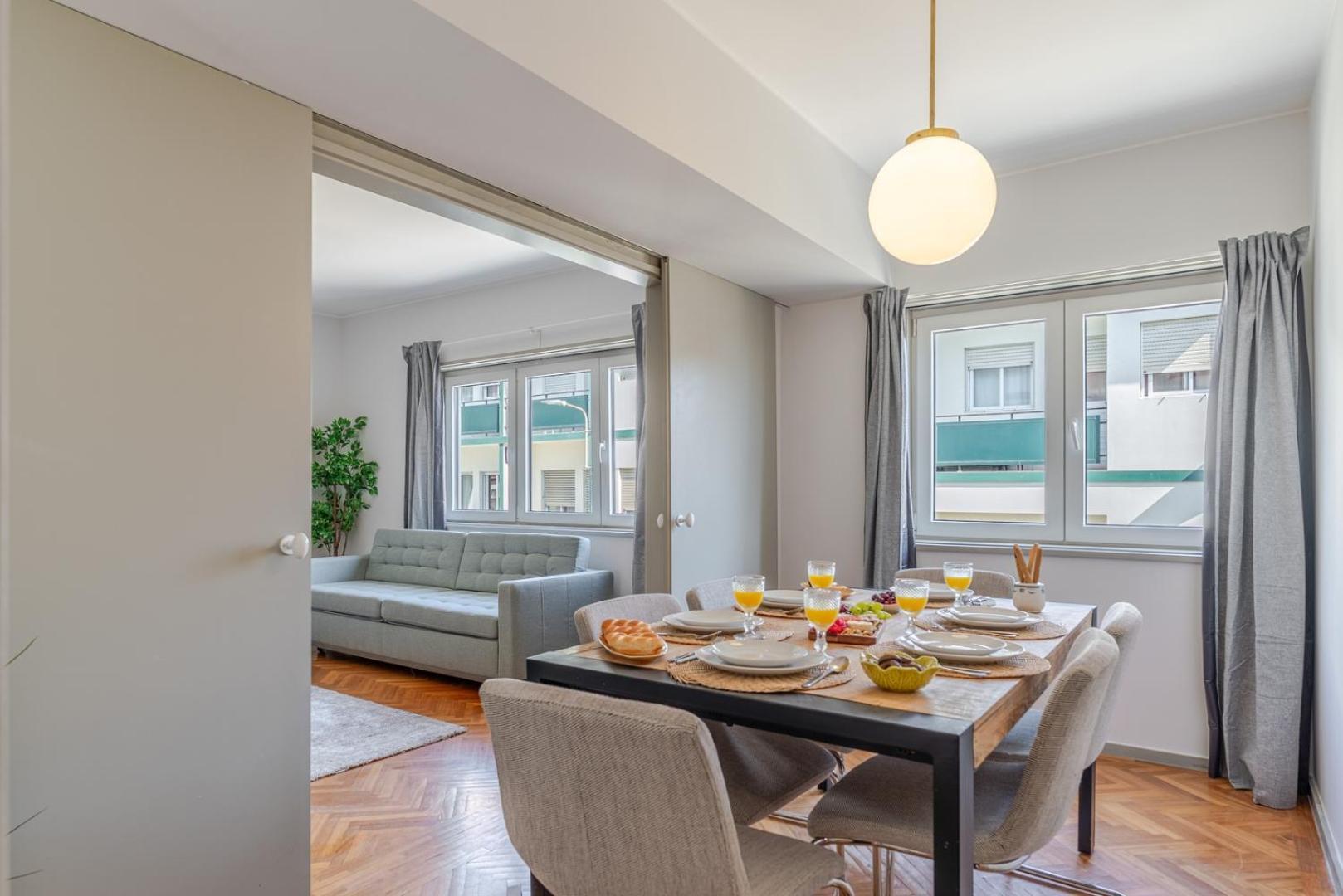 Hostwise - Bright & Spacious Flat W/ Garage Porto