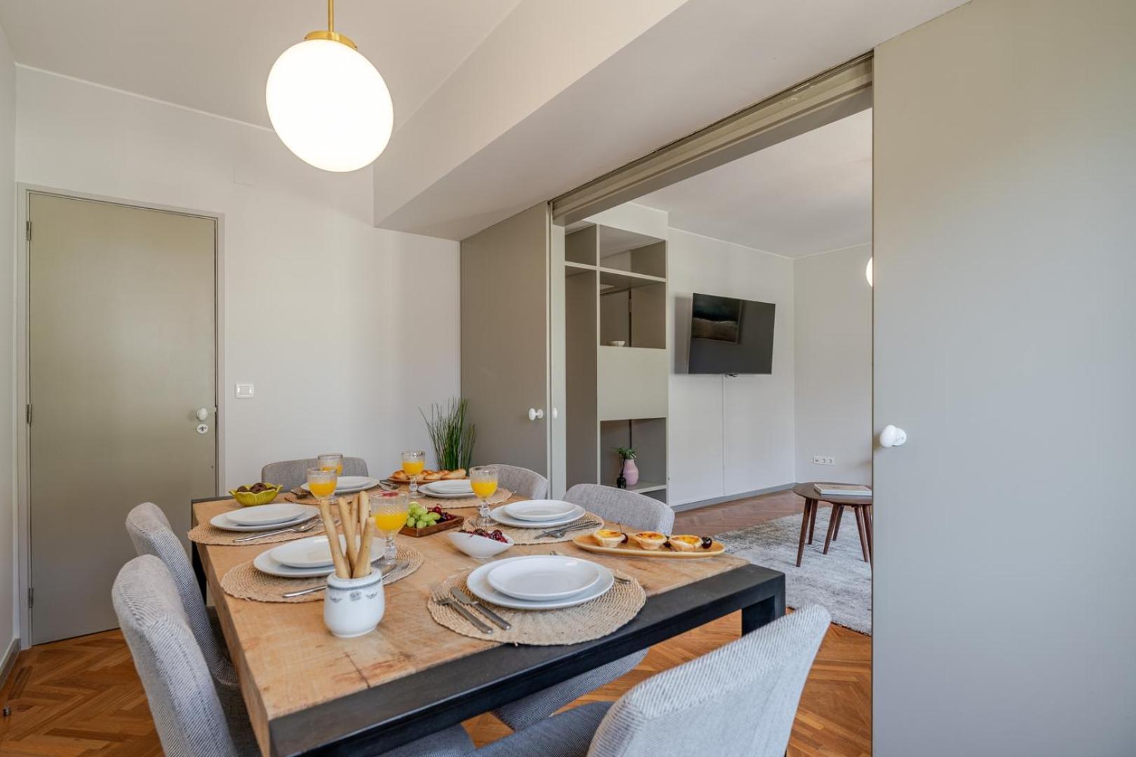 Apartamento Hostwise - Bright & Spacious Flat W/ Garage