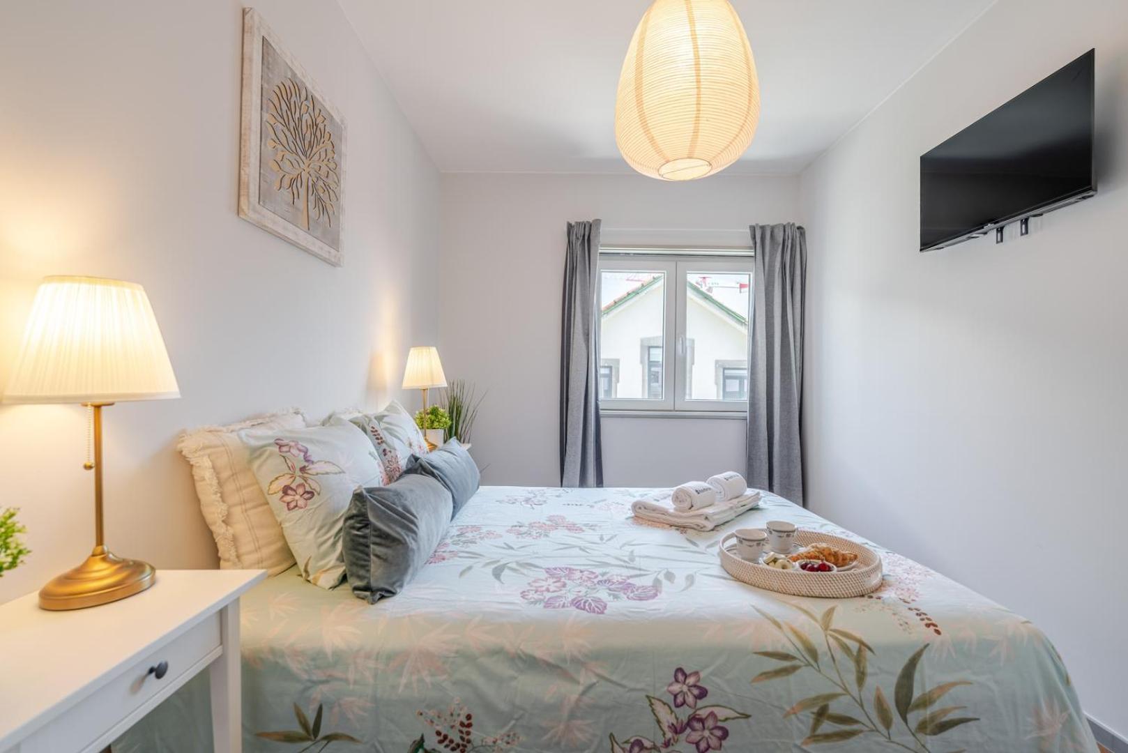 Hostwise - Bright & Spacious Flat W/ Garage Porto