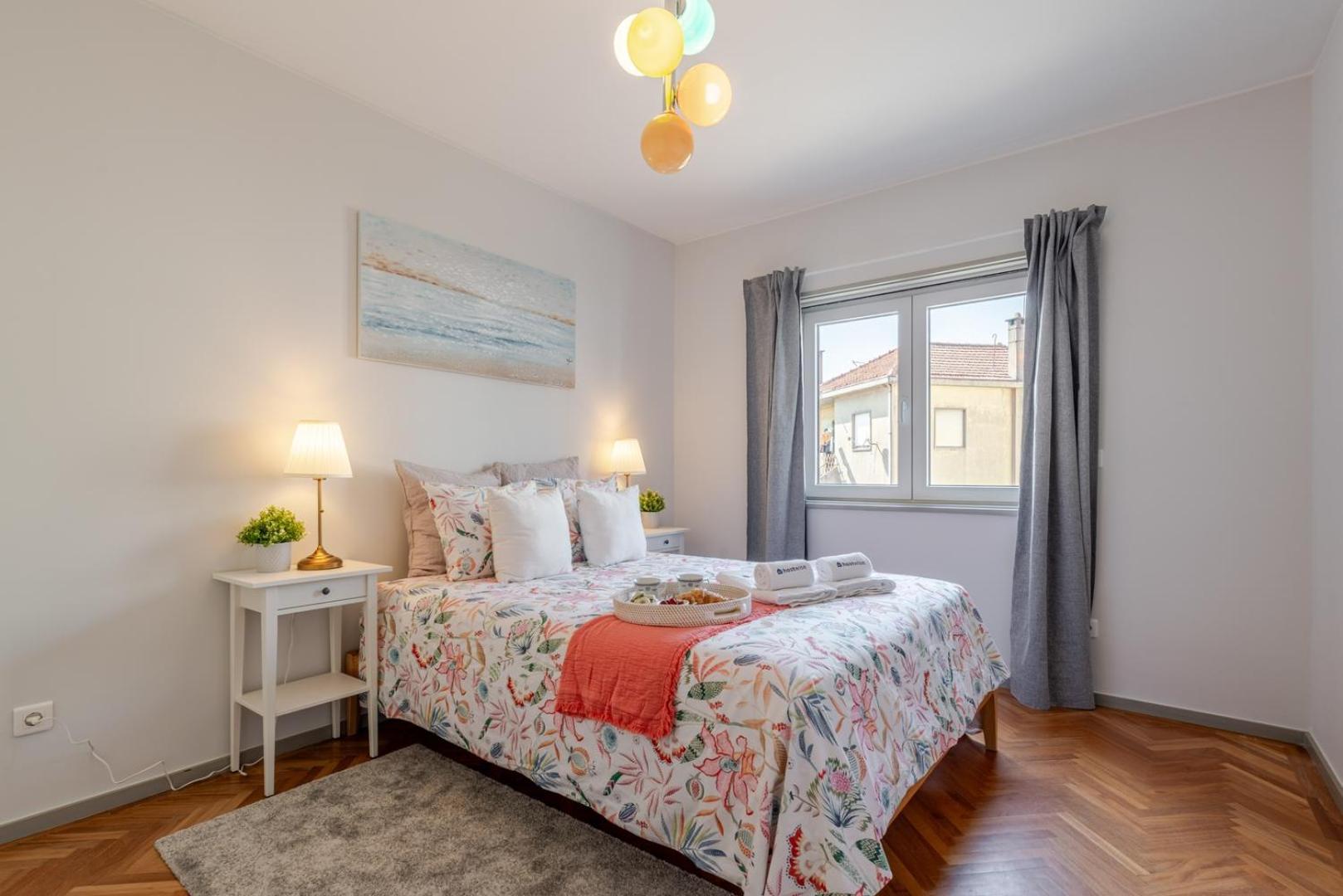 Apartamento Hostwise - Bright & Spacious Flat W/ Garage *