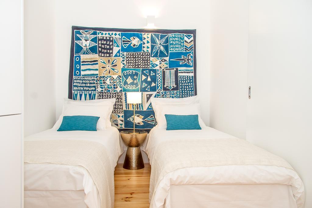 Apartment Liiiving In | Blue Flower *
